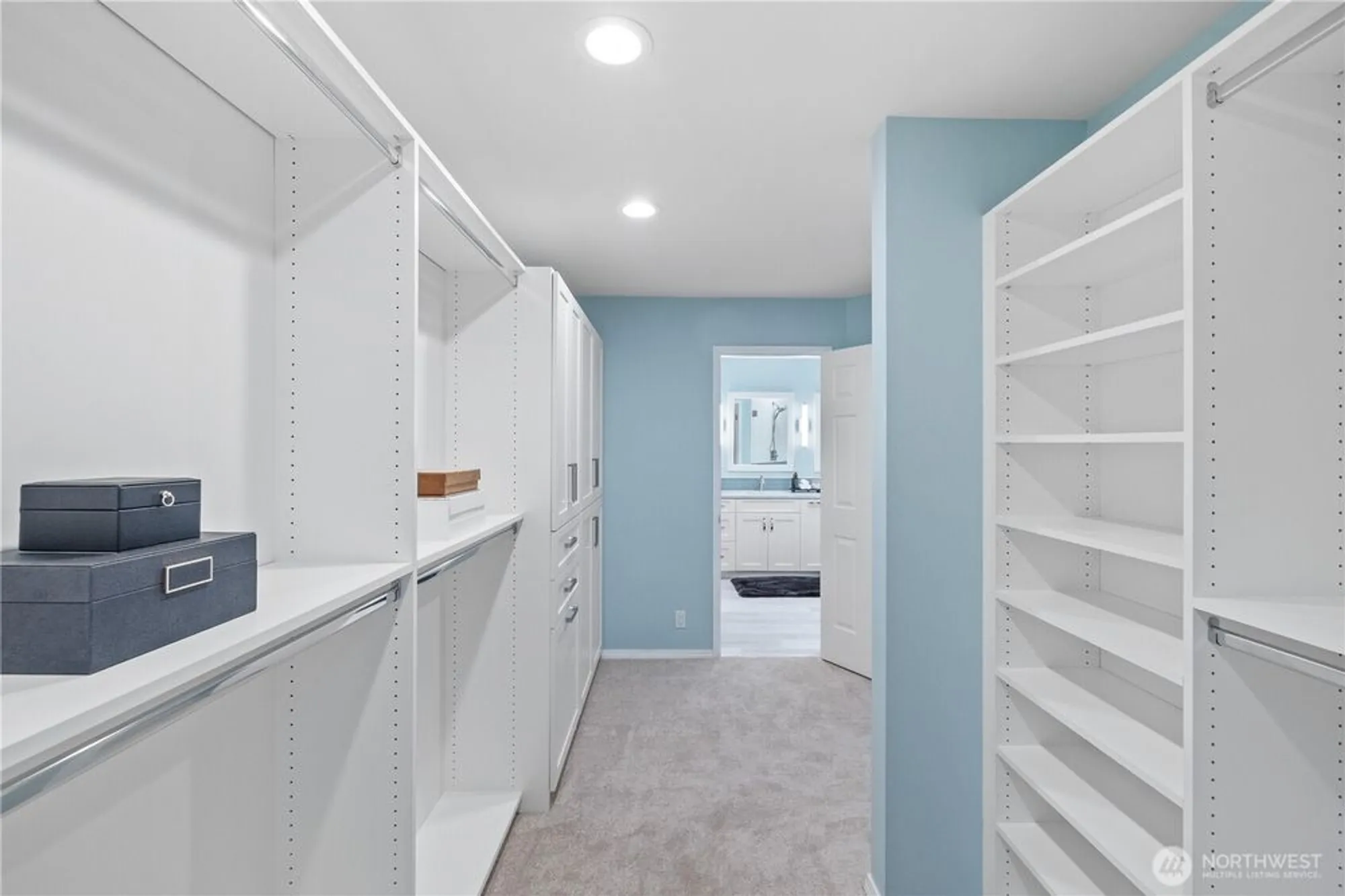 Property Slideshow image 14 of 27 | 22551 se 42nd ct # 2213, Issaquah, WA, 98029