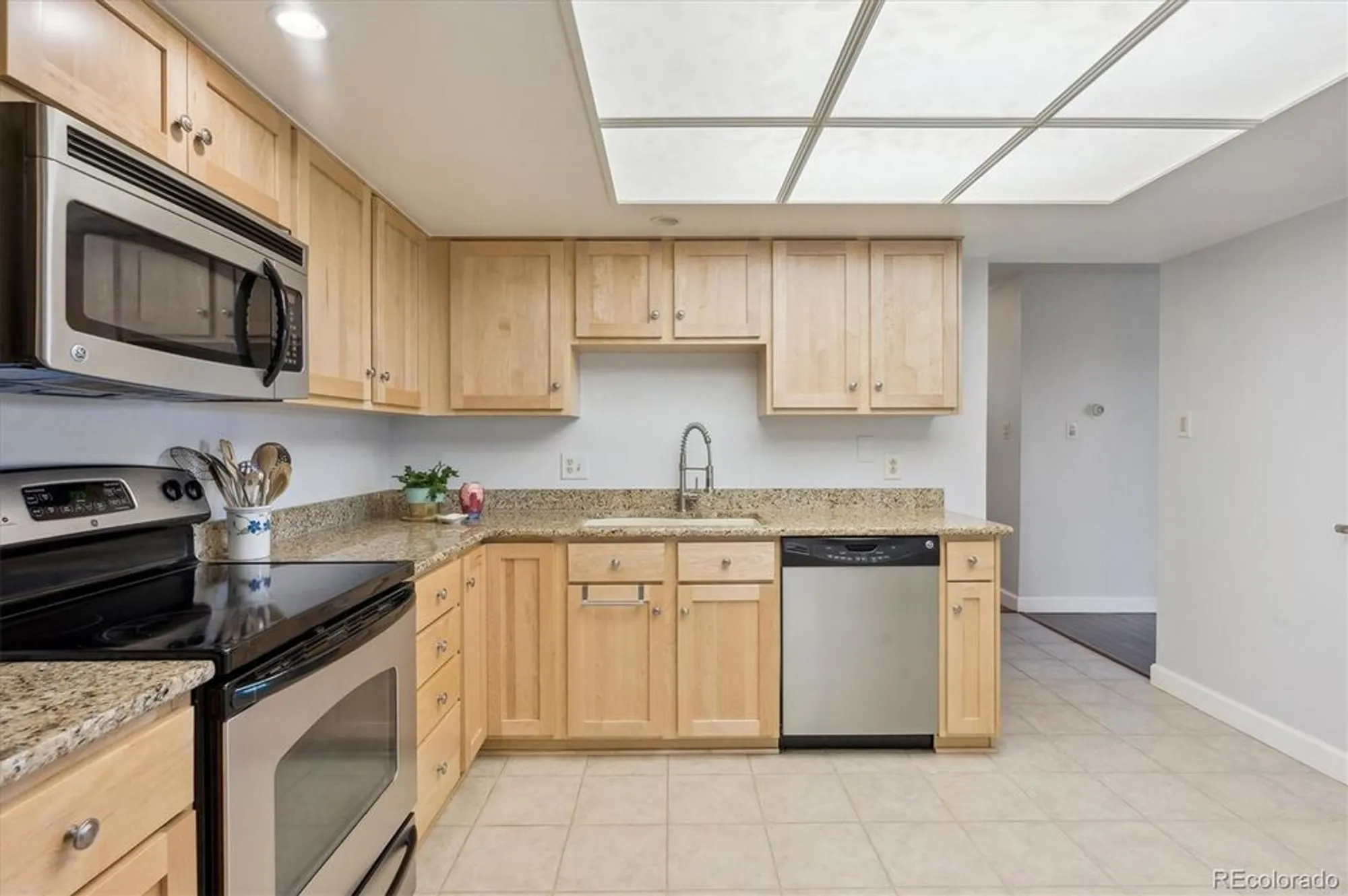 Property Slideshow image 5 of 50 | 13952 e marina dr apt 509, Aurora, CO, 80014