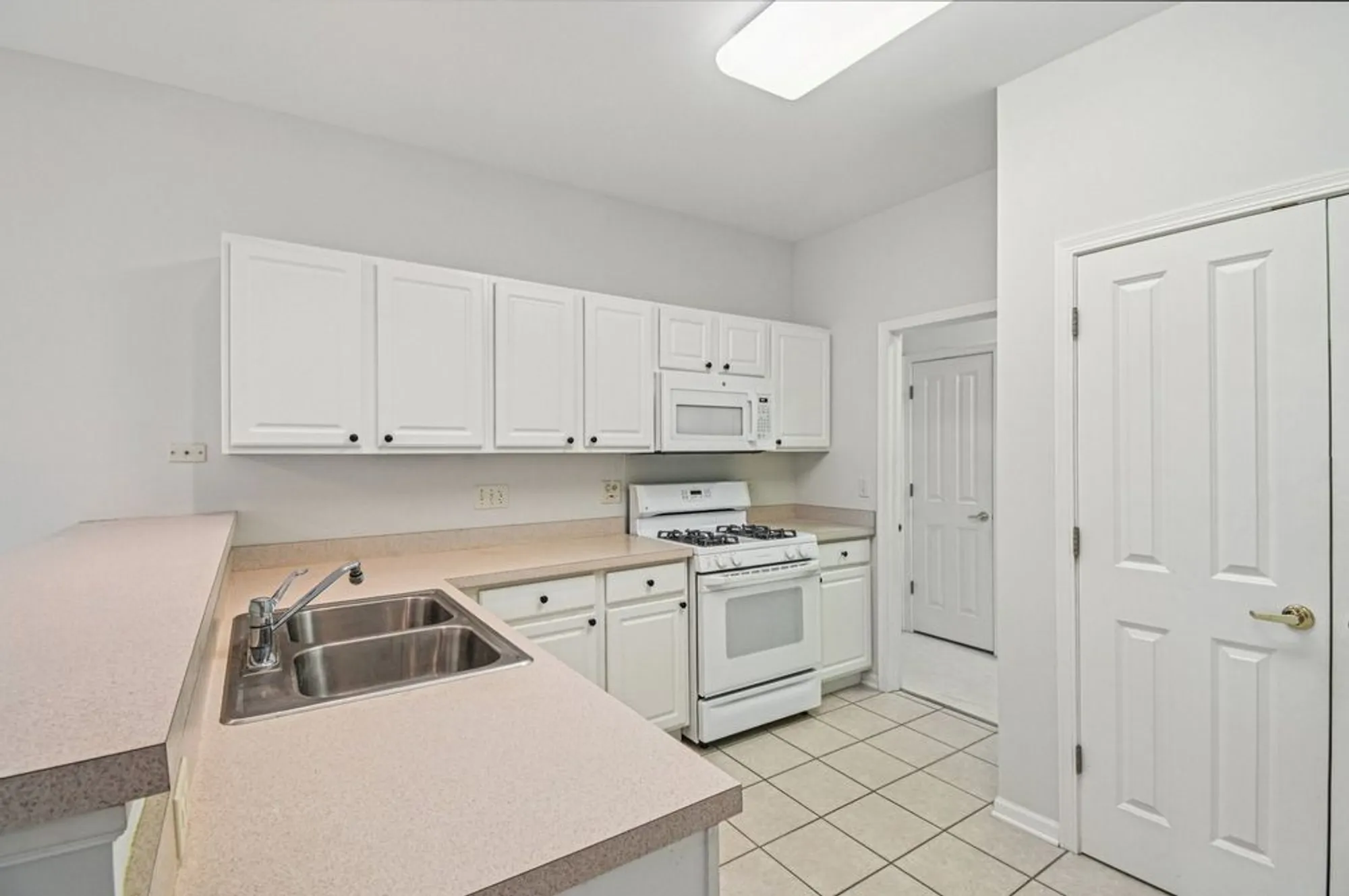 Property Slideshow image 8 of 20 | , Huntley, IL, 60142