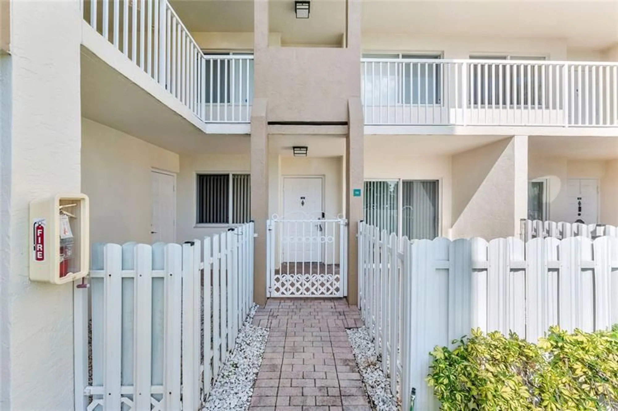 Property Slideshow image 5 of 73 | 7763 southampton ter 102, Tamarac, FL, 33321