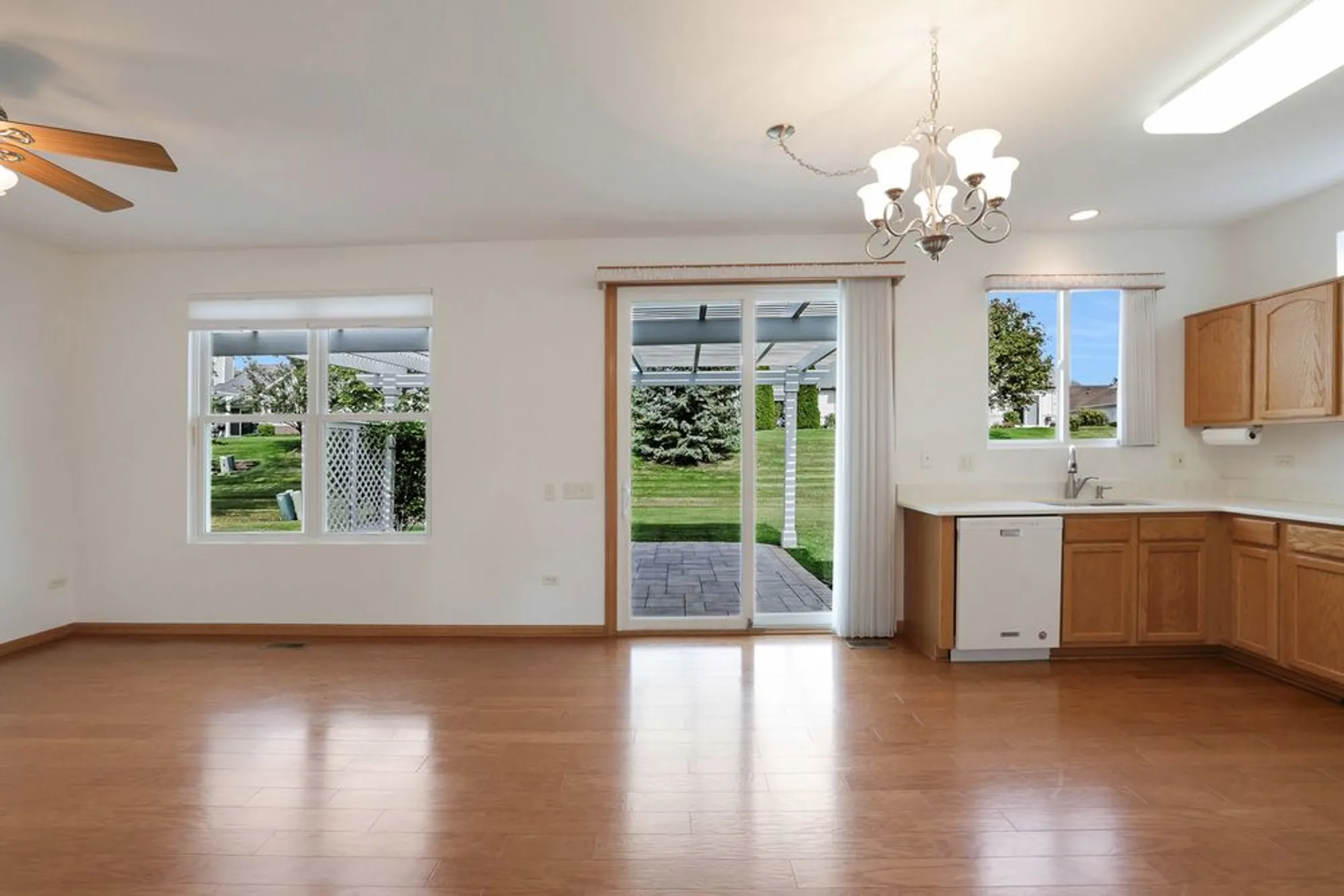 Property Slideshow image 14 of 43 | 12250 songbird ln, Huntley, IL, 60142