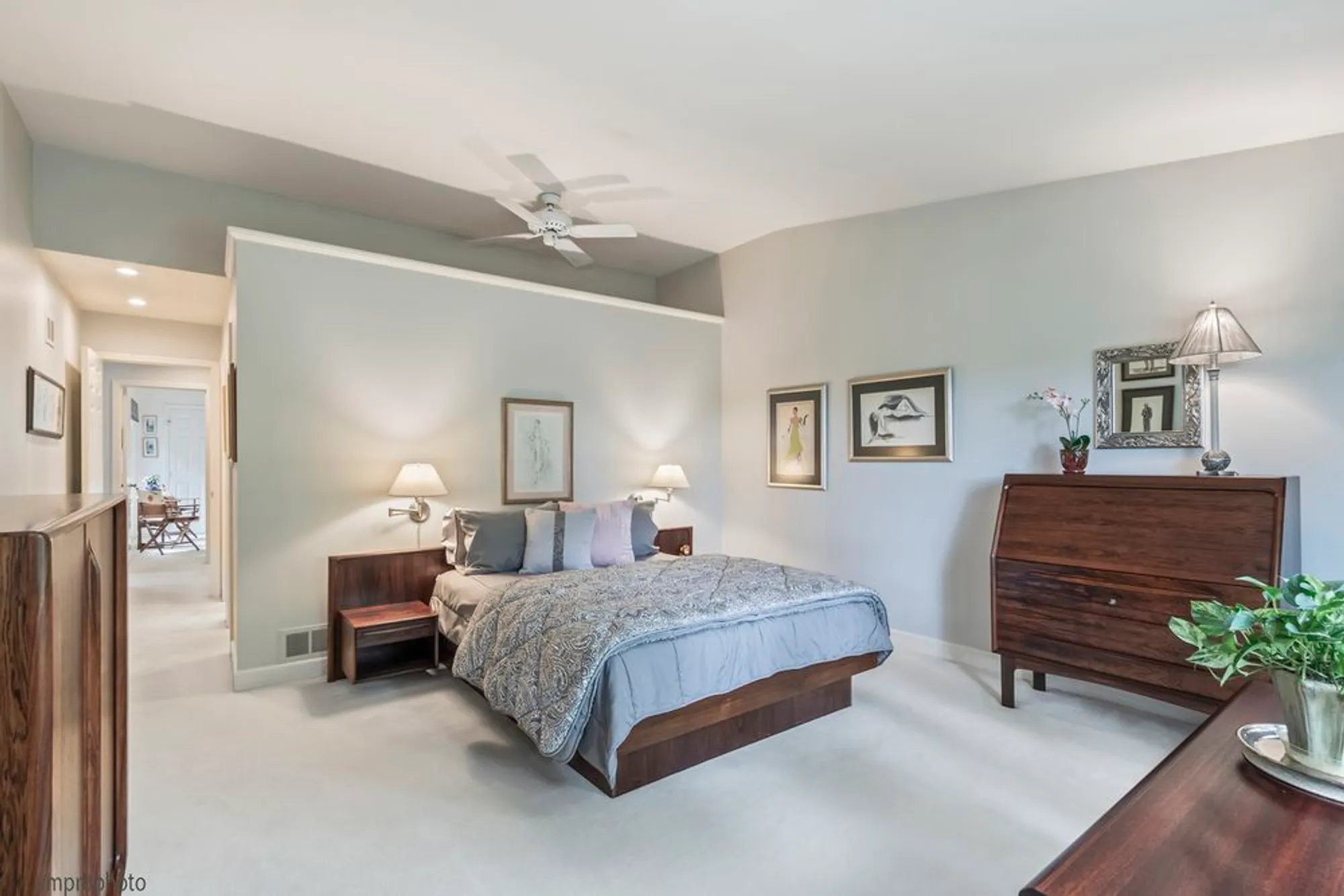 Property Slideshow image 16 of 37 | 68 thornhill ln, Lake Barrington, IL, 60010