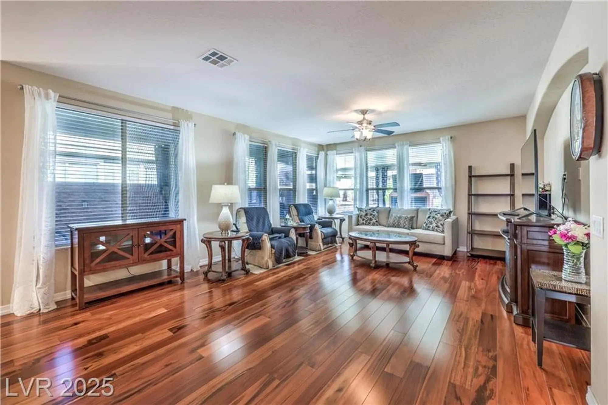 Property Slideshow image 13 of 44 | 3740 corte bella hills ave, North Las Vegas, NV, 89081