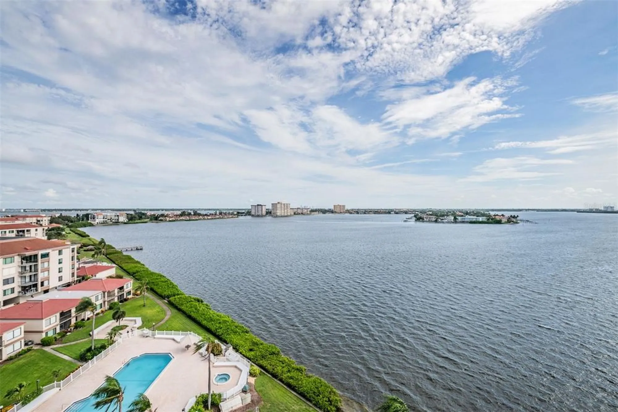 Property Slideshow image 4 of 24 | 6322 palma del mar blvd s apt 1107, Saint Petersburg, FL, 33715