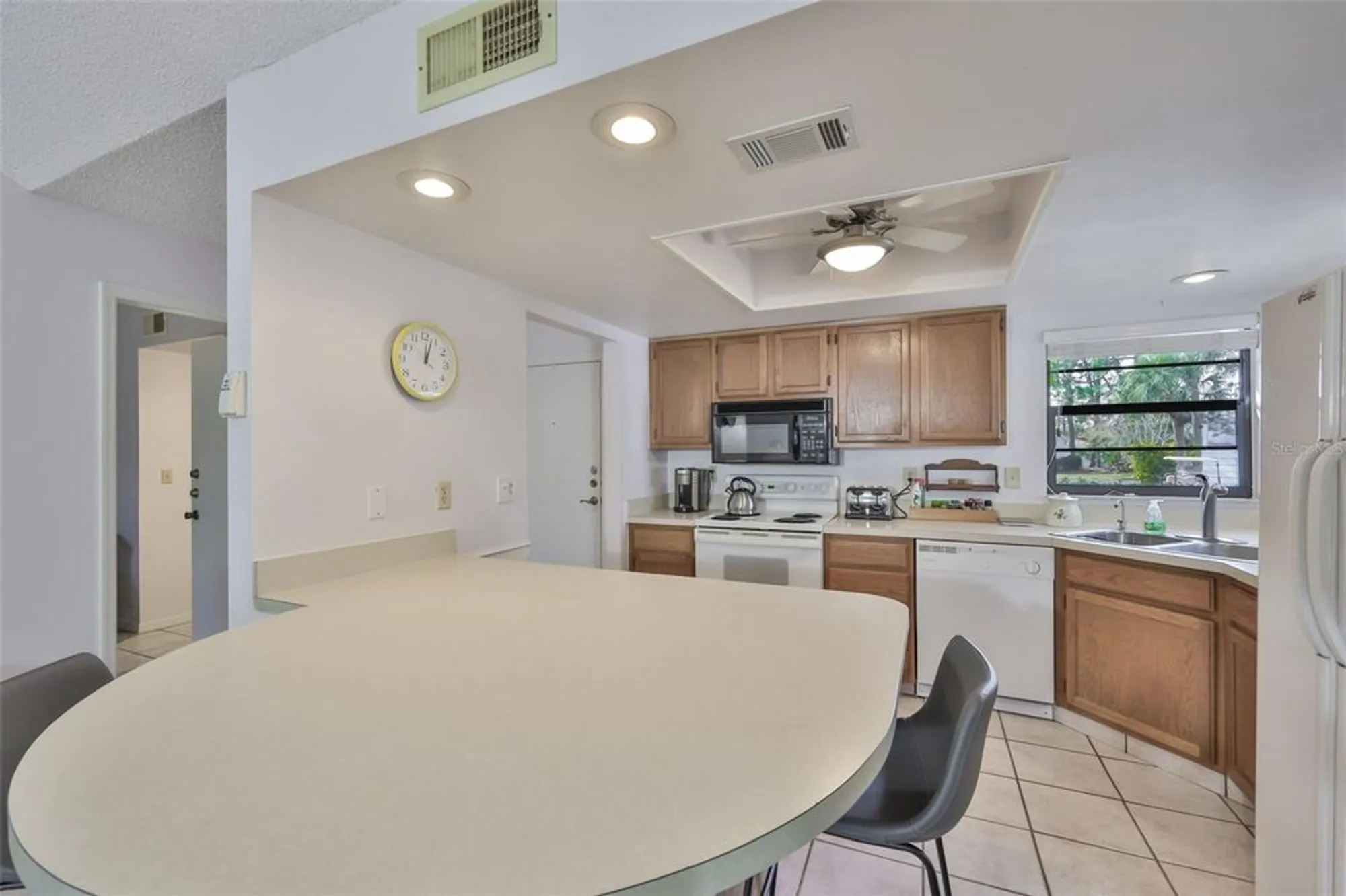 Property Slideshow image 18 of 46 | 1305 spry ct, Sun City Center, FL, 33573