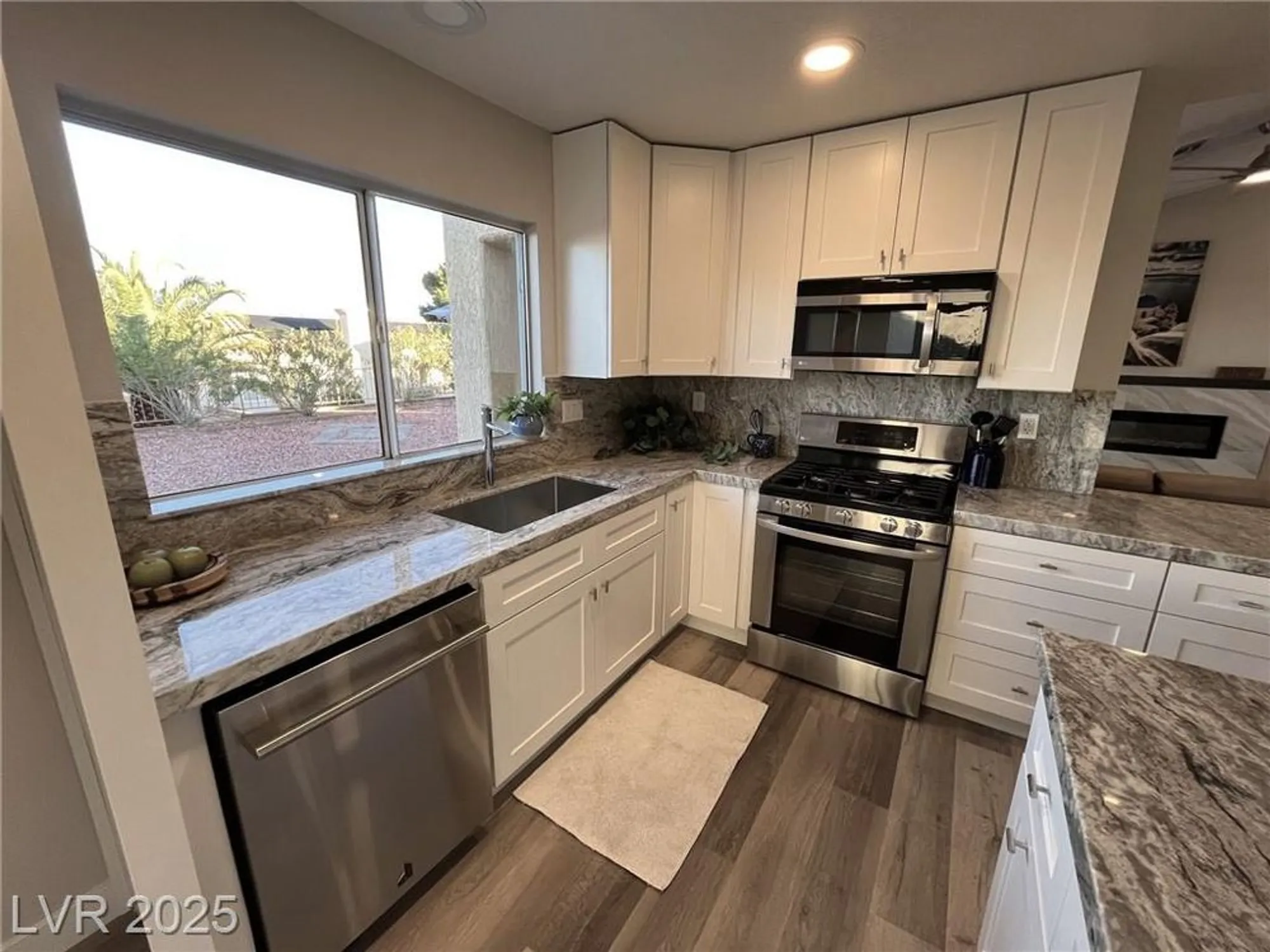 Property Slideshow image 14 of 39 | 2836 bluff point dr, Las Vegas, NV, 89134