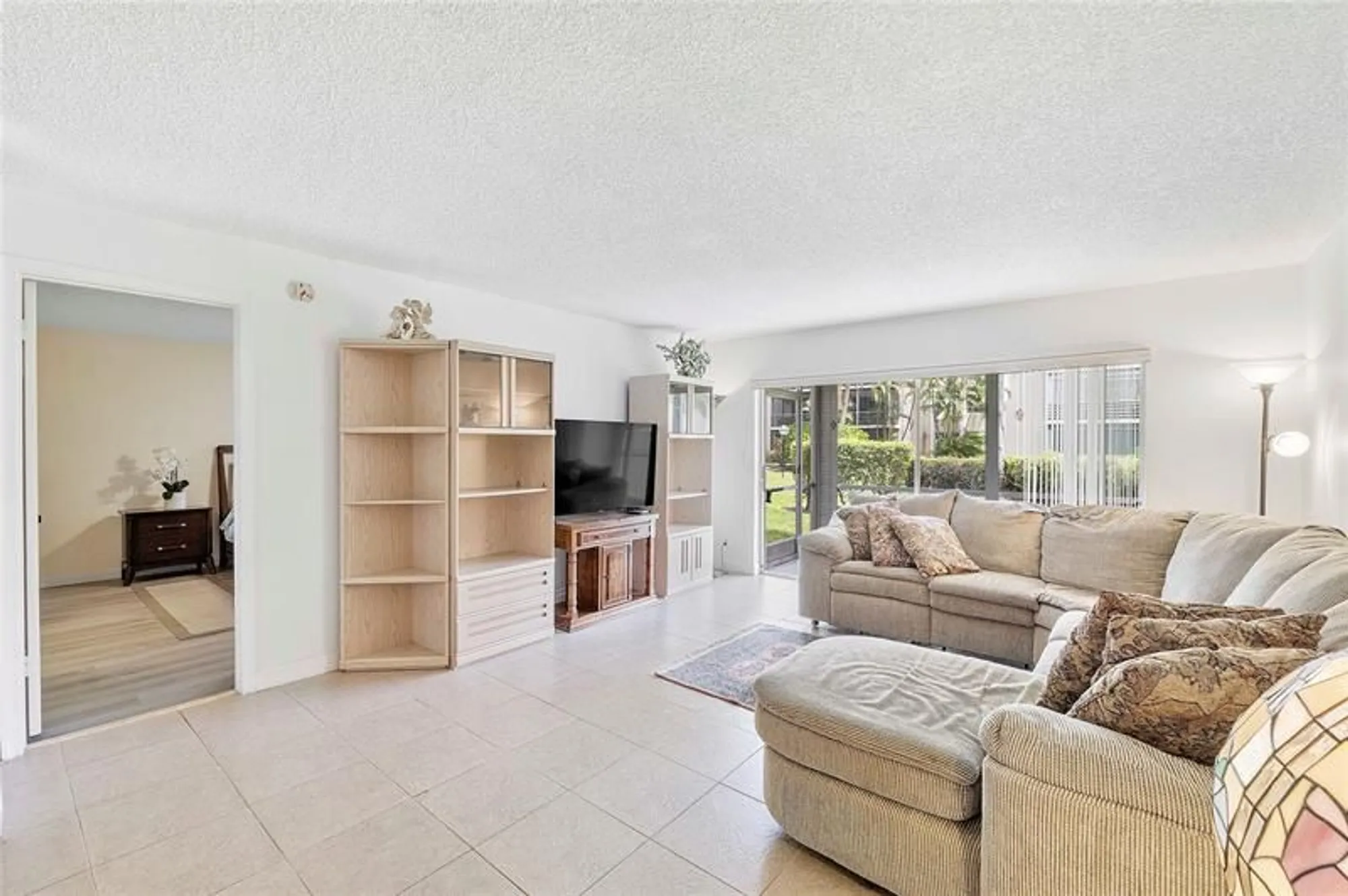Property Slideshow image 10 of 31 | 3776 inverrary blvd, Lauderhill, FL, 33319