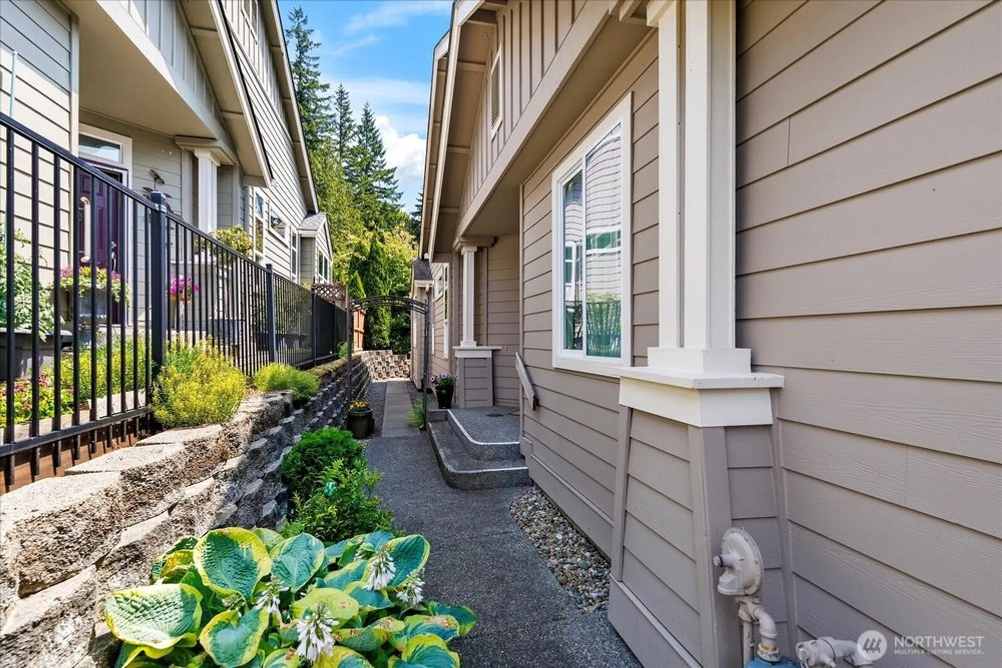 Property Slideshow image 4 of 32 | 13720 231st ln, Redmond, WA, 98053