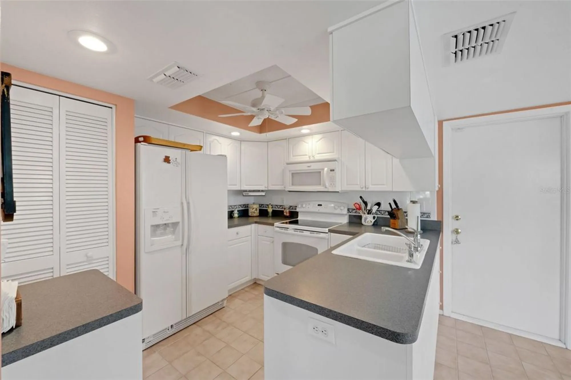 Property Slideshow image 21 of 79 | 3681 ridgemont ct, Palm Harbor, FL, 34684