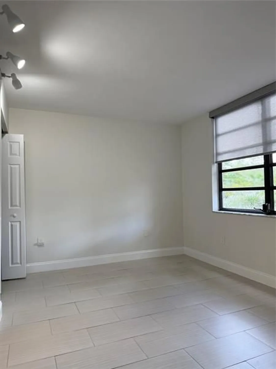 Property Slideshow image 10 of 21 | 1001 colony point cir apt 107, Pembroke Pines, FL, 33026