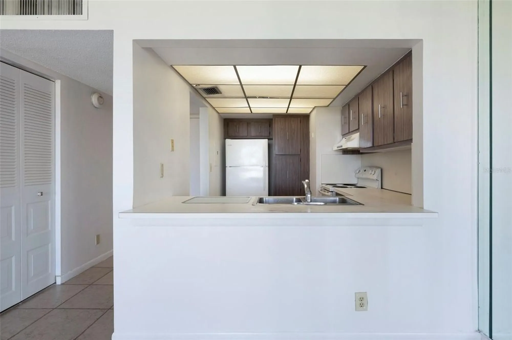 Property Slideshow image 5 of 27 | 6104 palma del mar blvd s apt 405, Saint Petersburg, FL, 33715