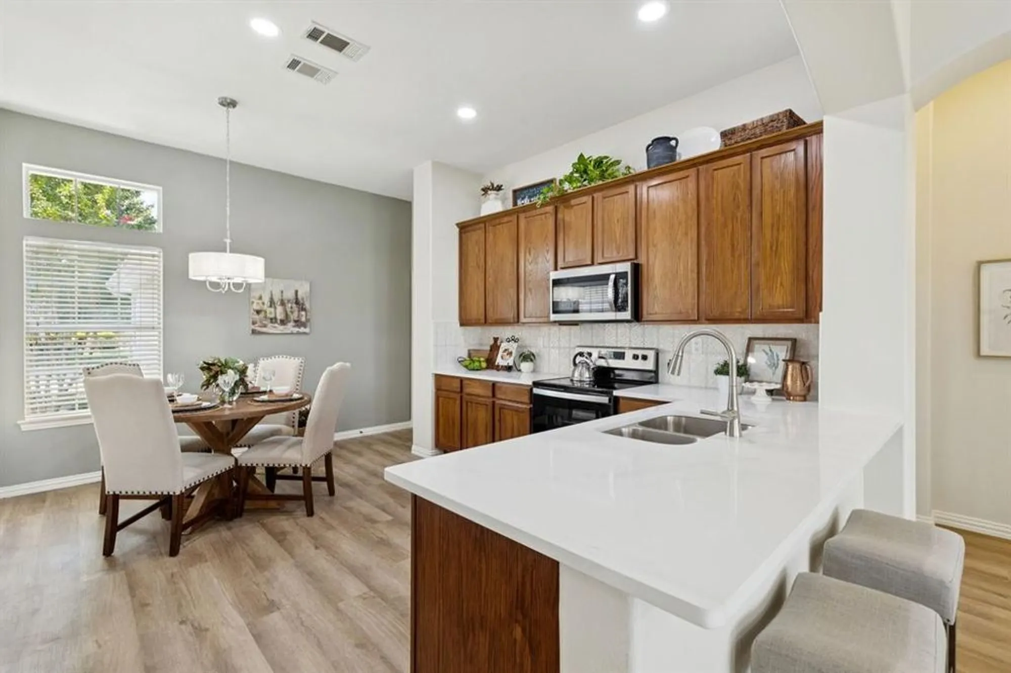 Property Slideshow image 4 of 31 | 10101 southpoint ct, Denton, TX, 76207