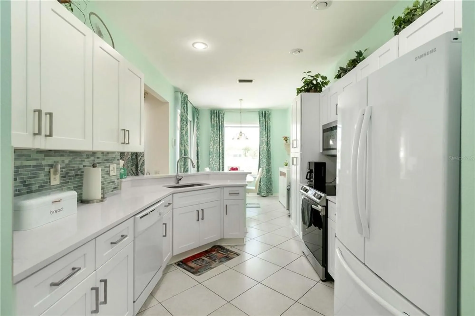 Property Slideshow image 10 of 34 | 357 fareham dr, Venice, FL, 34293