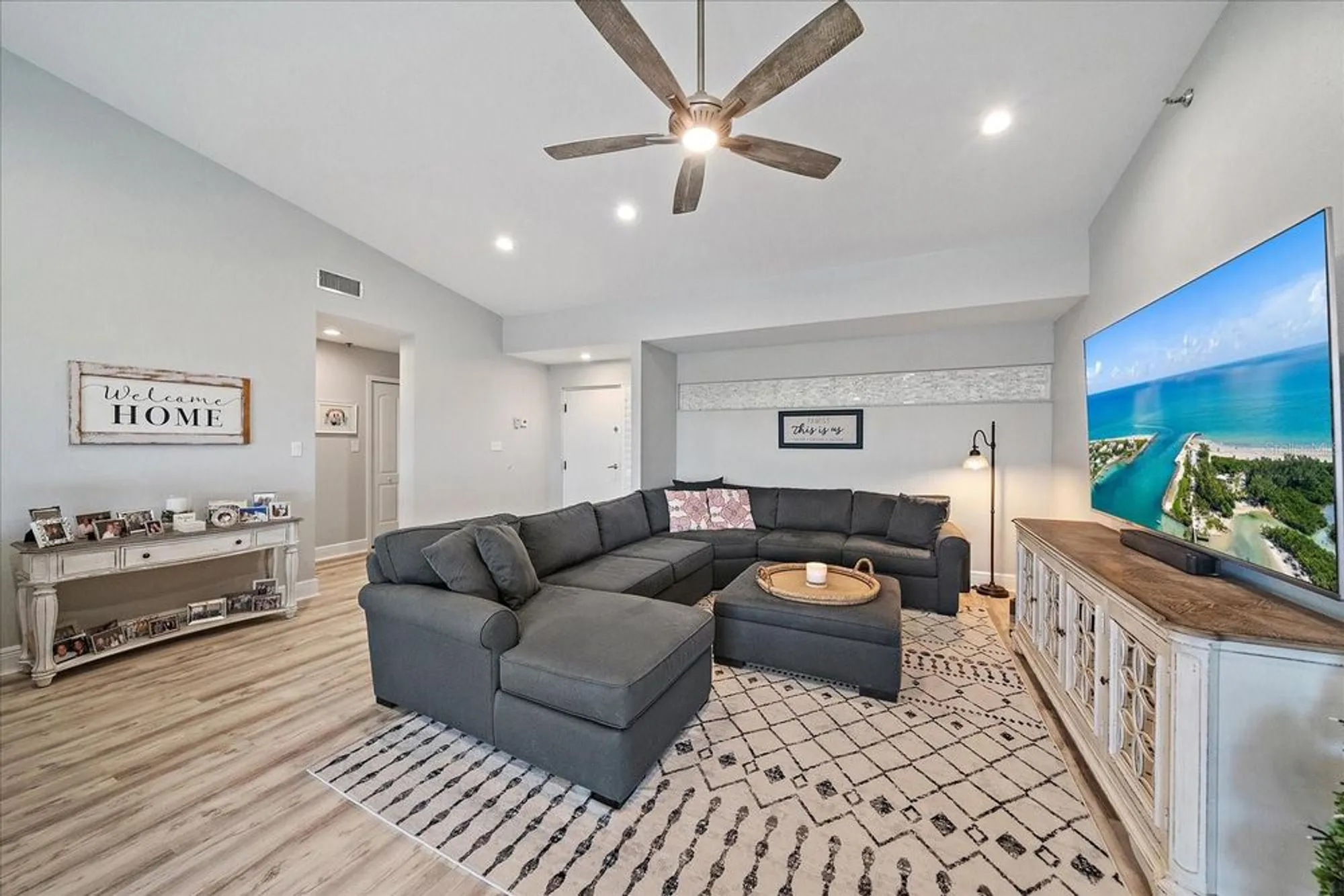 Property Slideshow image 8 of 52 | 5400 eagles point cir apt 405, Sarasota, FL, 34231