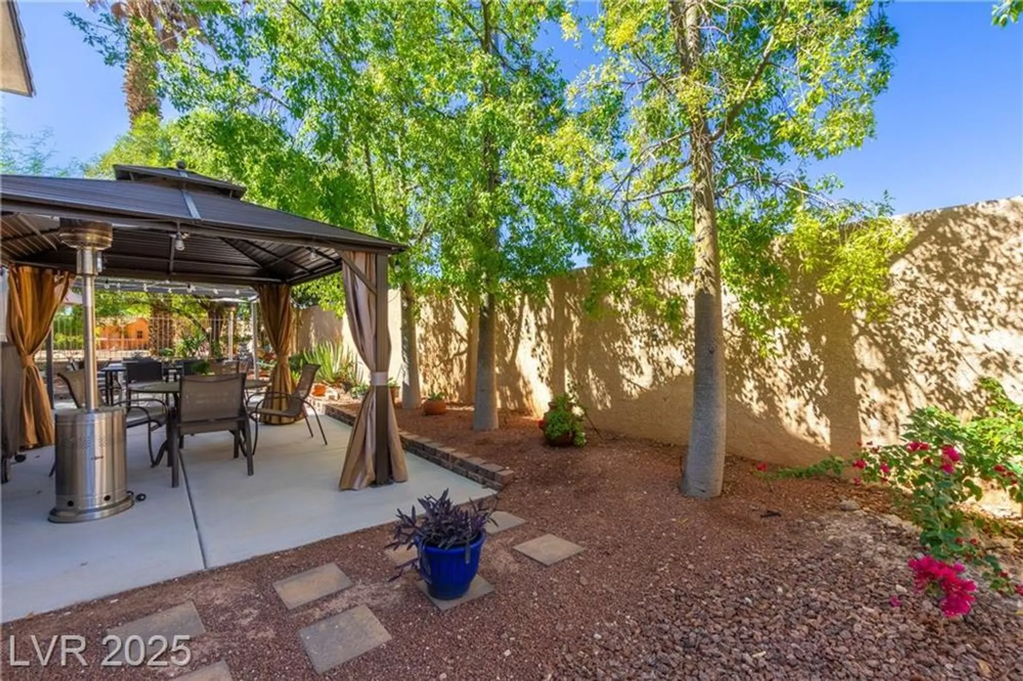 Property Slideshow image 35 of 47 | 5553 singing hills dr, Las Vegas, NV, 89130