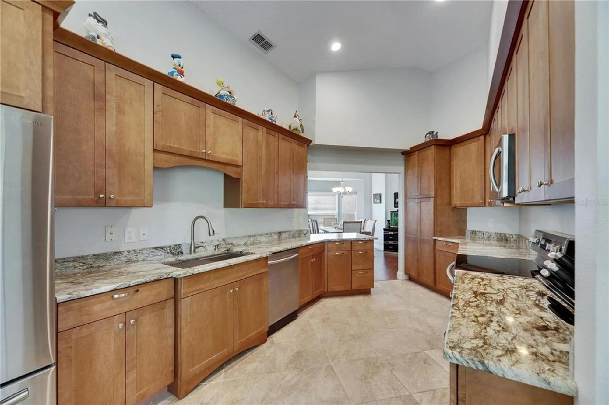 Property Slideshow image 19 of 81 | 334 northway dr, Sun City Center, FL, 33573