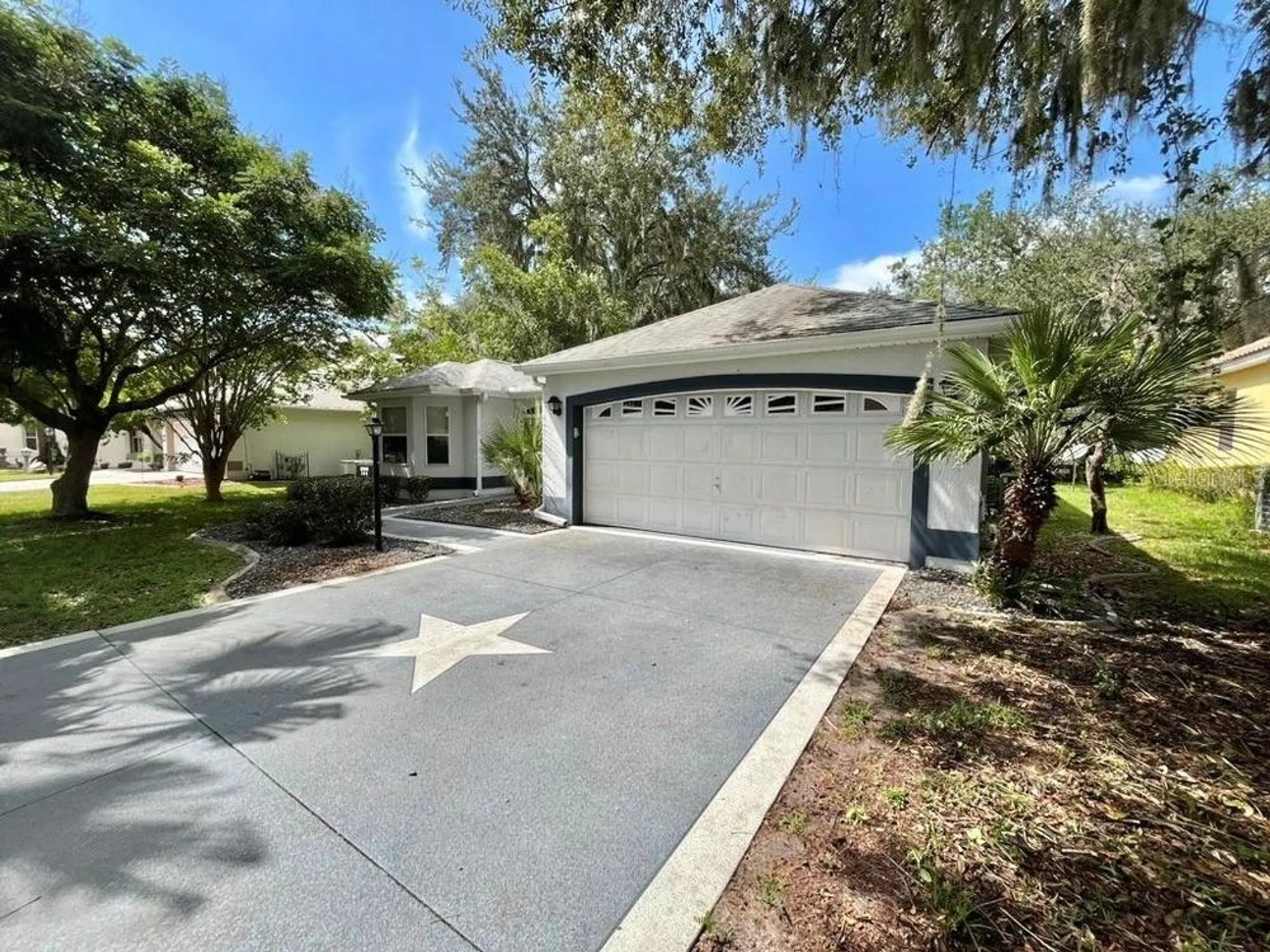 Property Slideshow image 2 of 43 | 144 costa mesa dr, Lady Lake, FL, 32159