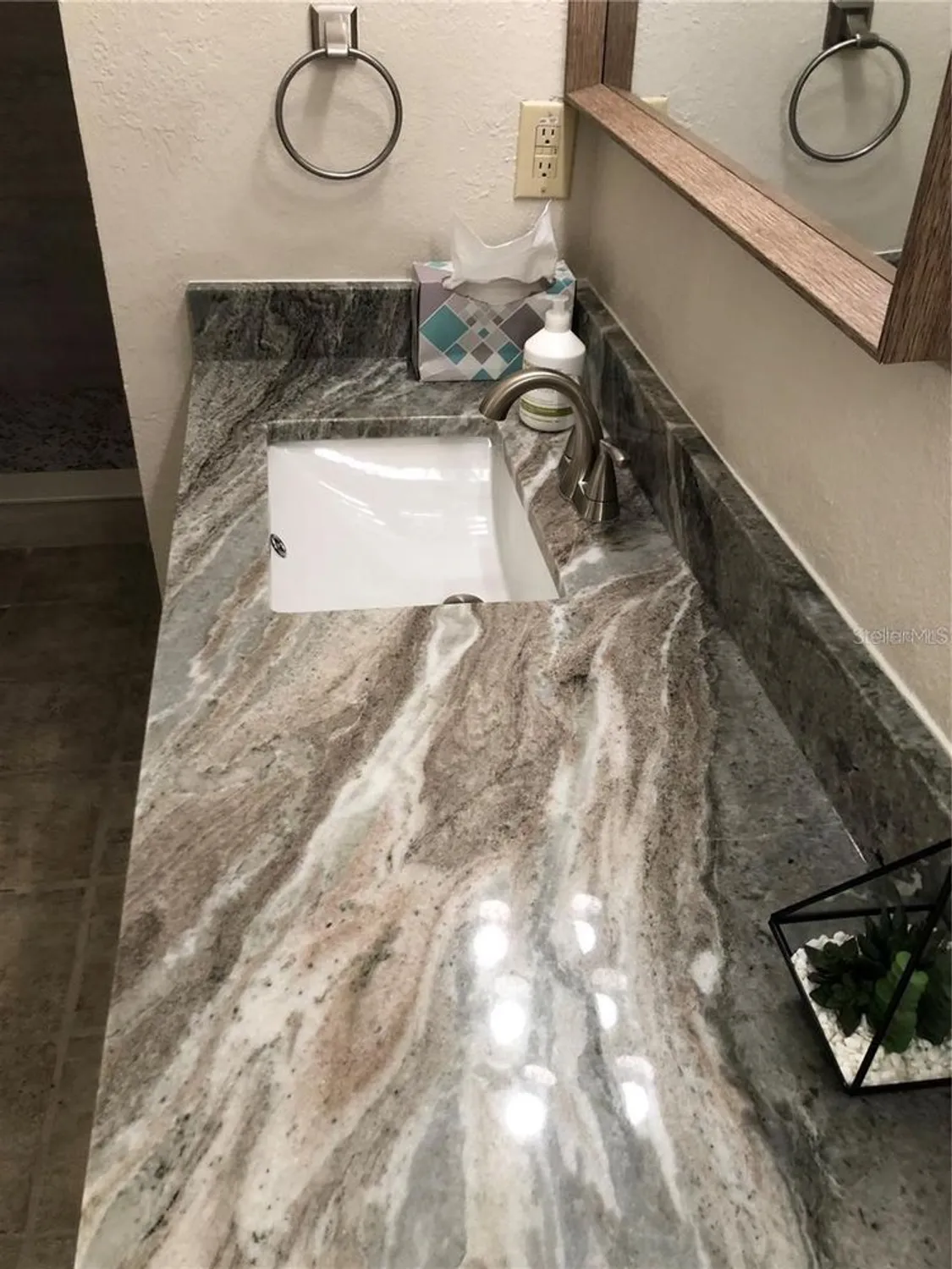 Property Slideshow image 16 of 37 | 1417 heather ridge blvd, Dunedin, FL, 34698