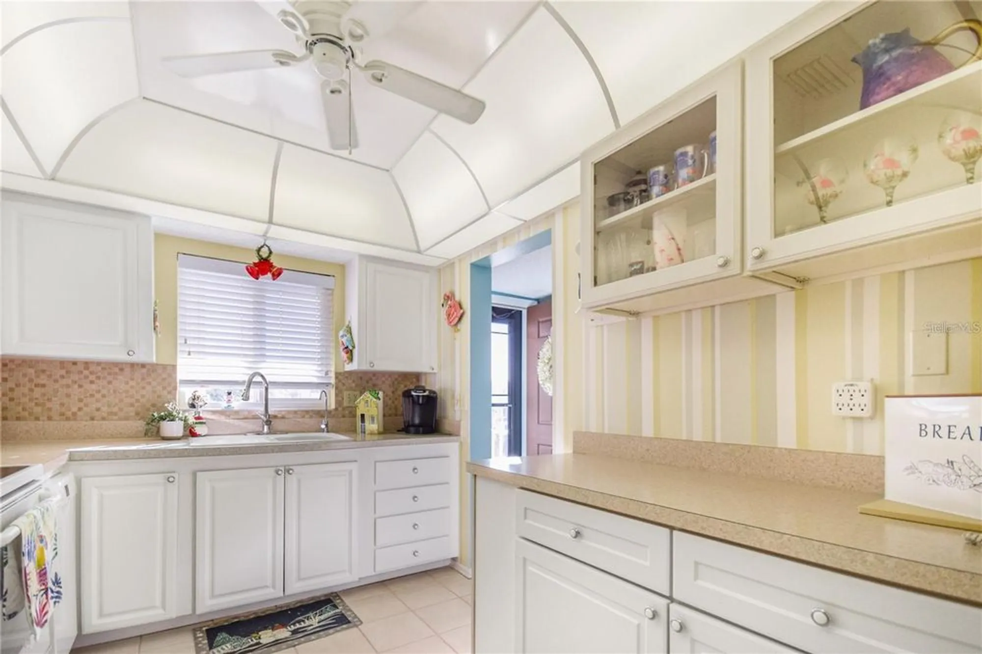 Property Slideshow image 4 of 43 | 3617 lake bayshore dr j-401, Bradenton, FL, 34205