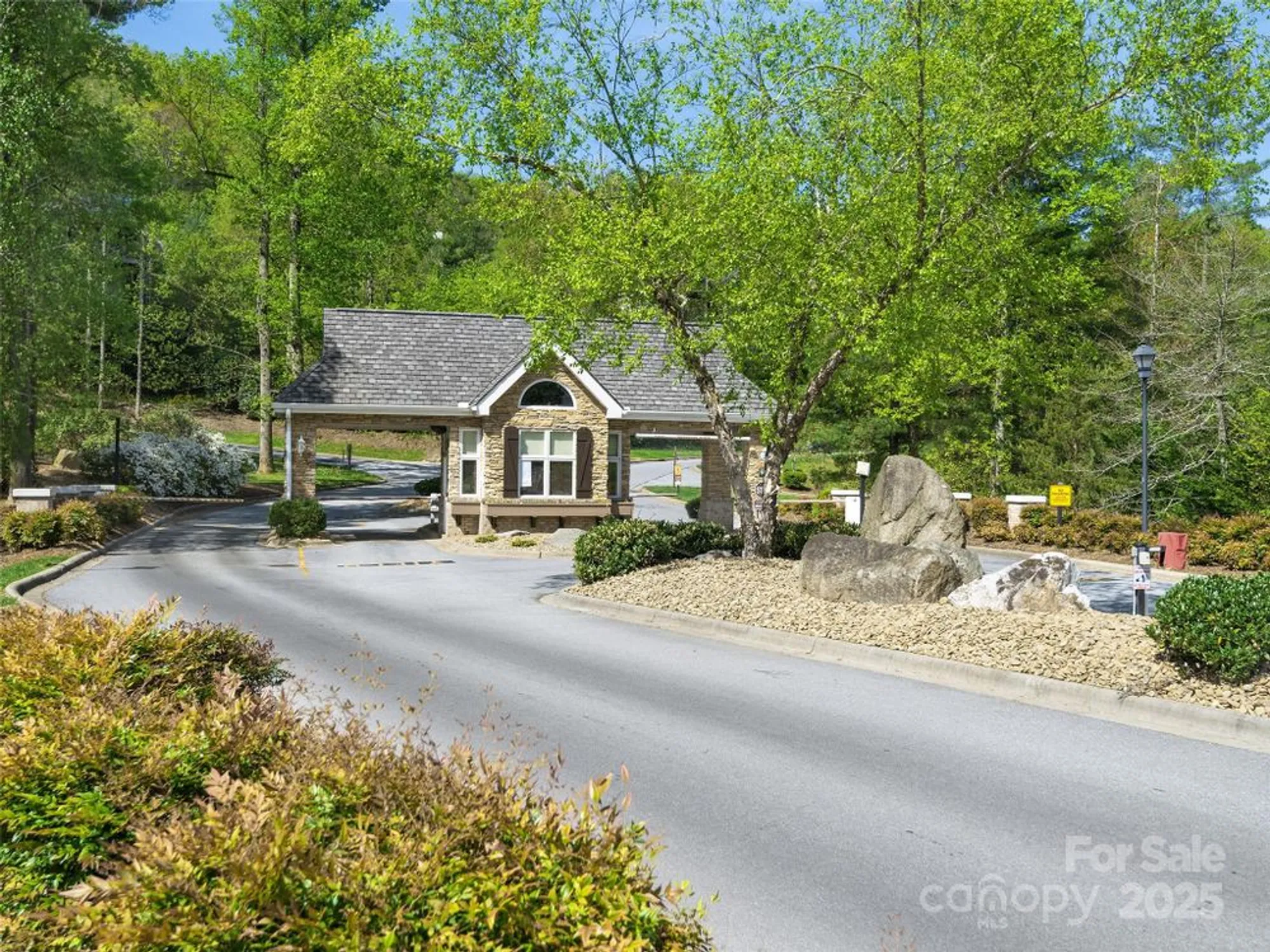 Property Slideshow image 36 of 37 | 306 croydon dr, Hendersonville, NC, 28791