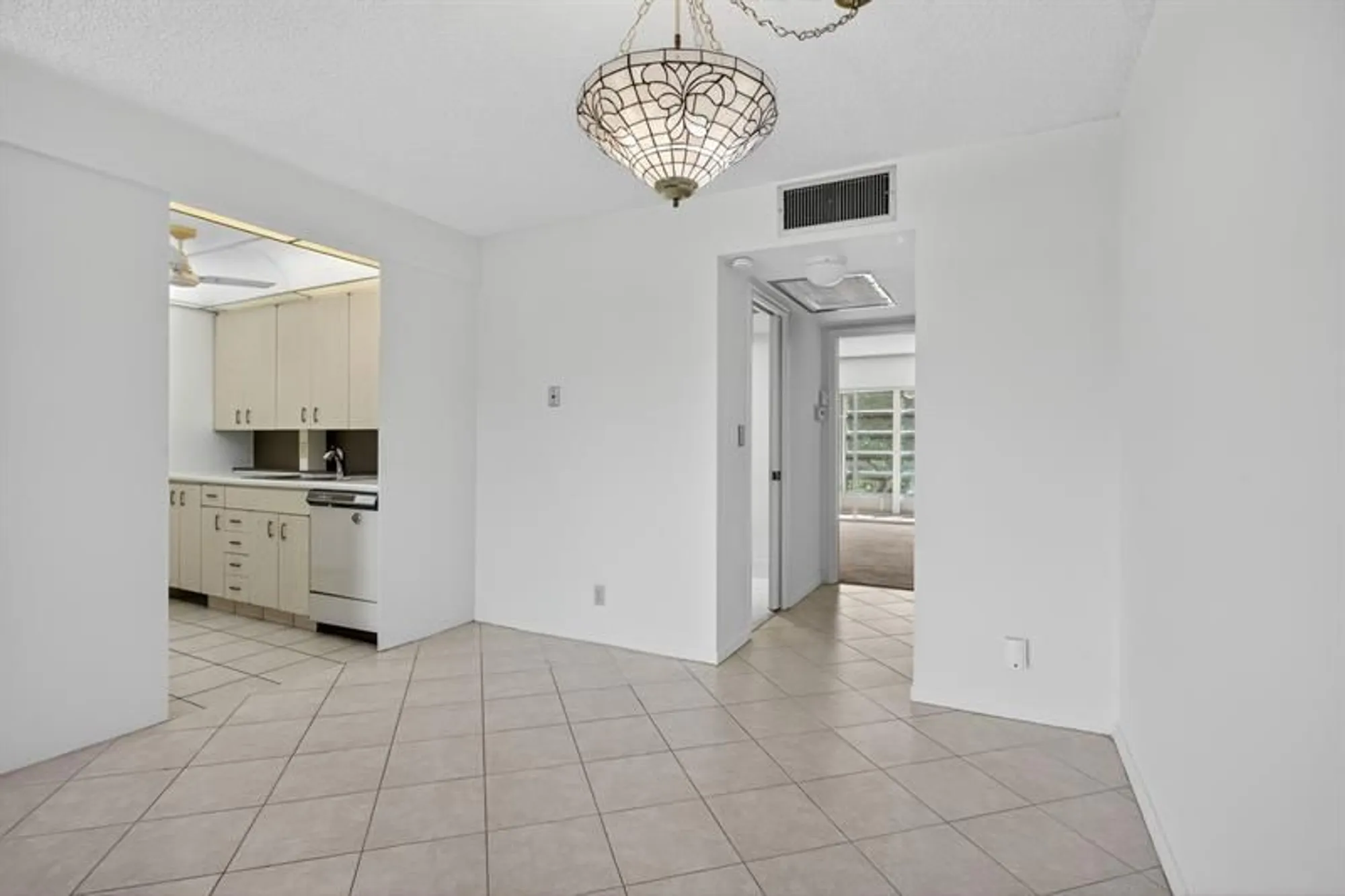 Property Slideshow image 6 of 60 | 2401 antigua cir e3, Coconut Creek, FL, 33066