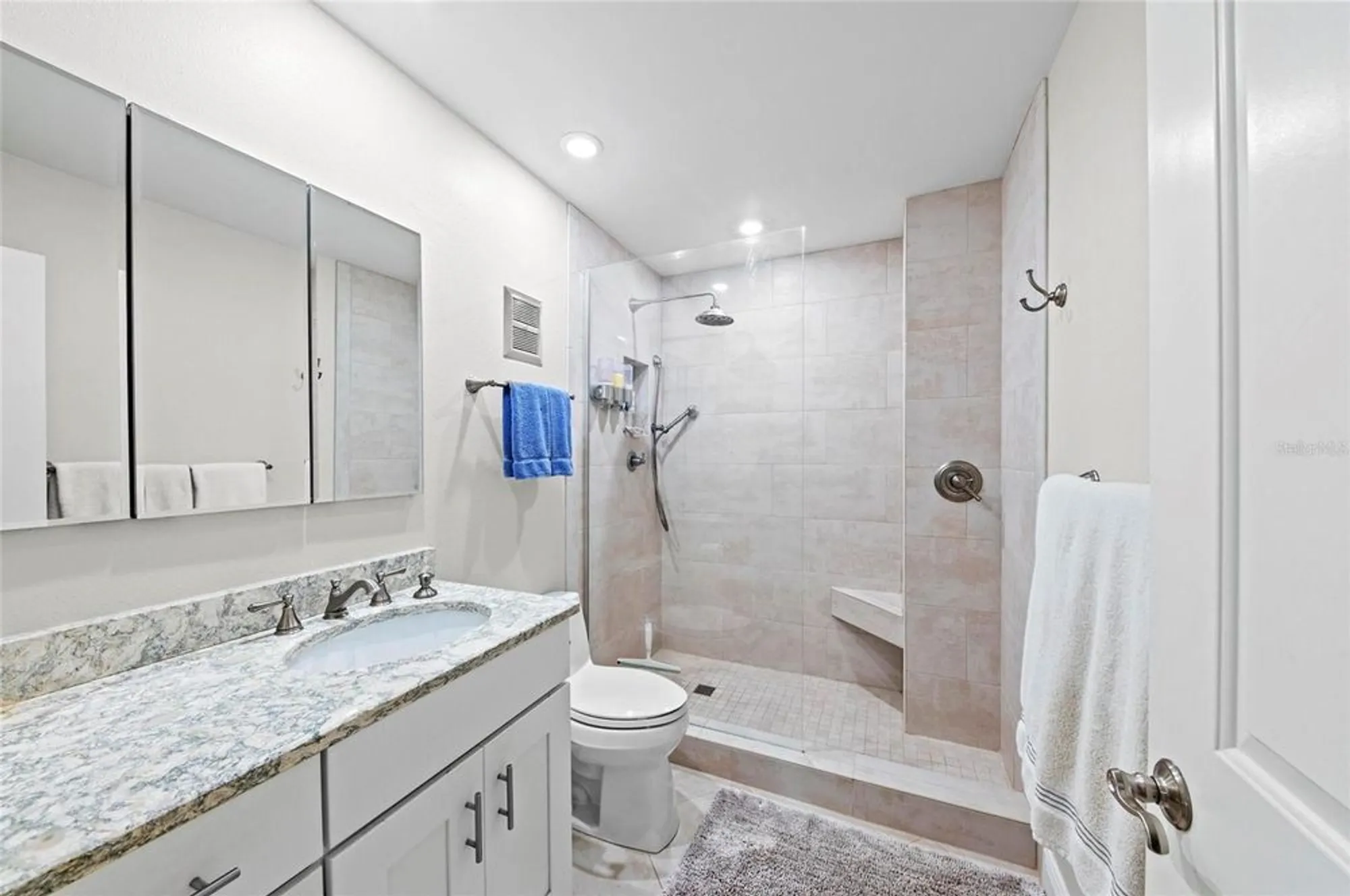 Property Slideshow image 28 of 55 | 101 whispering sands dr apt 307, Sarasota, FL, 34242