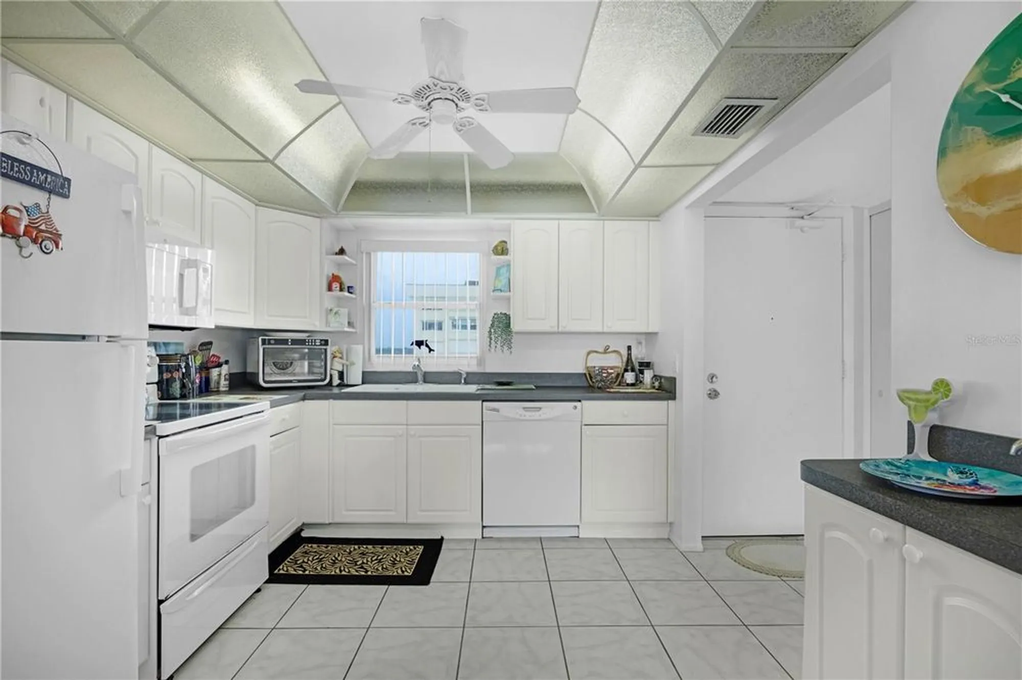 Property Slideshow image 9 of 47 | 4525 cove cir apt 1002, St Petersburg, FL, 33708