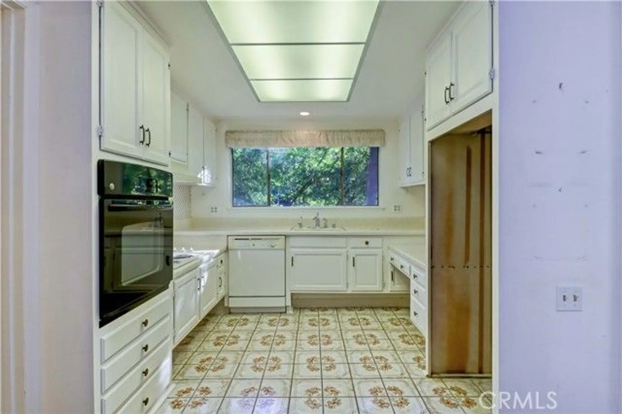 Property Slideshow image 15 of 56 | 2009 via mariposa w d, Laguna Woods, CA, 92637
