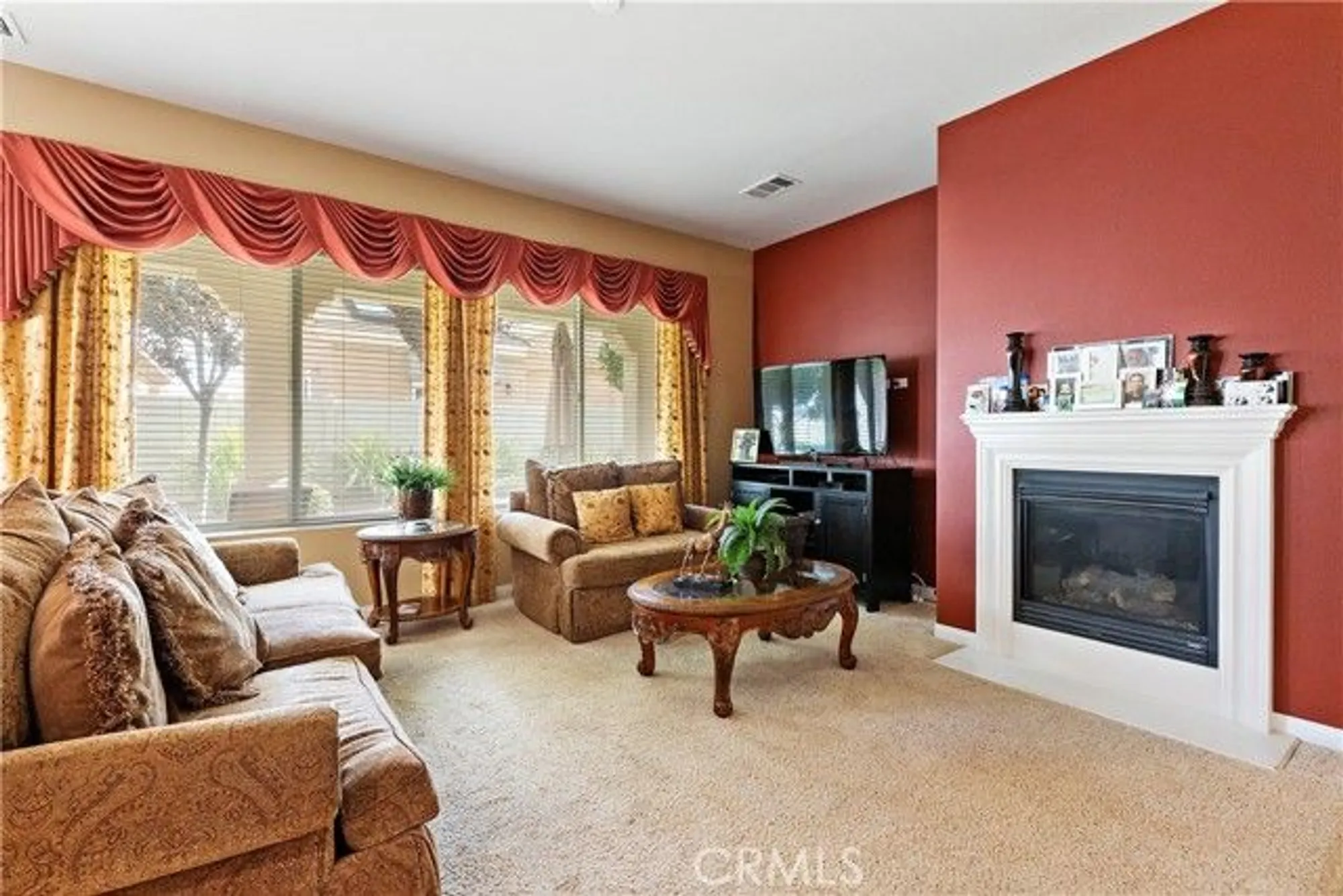 Property Slideshow image 11 of 37 | 10041 wilmington ln, Apple Valley, CA, 92308