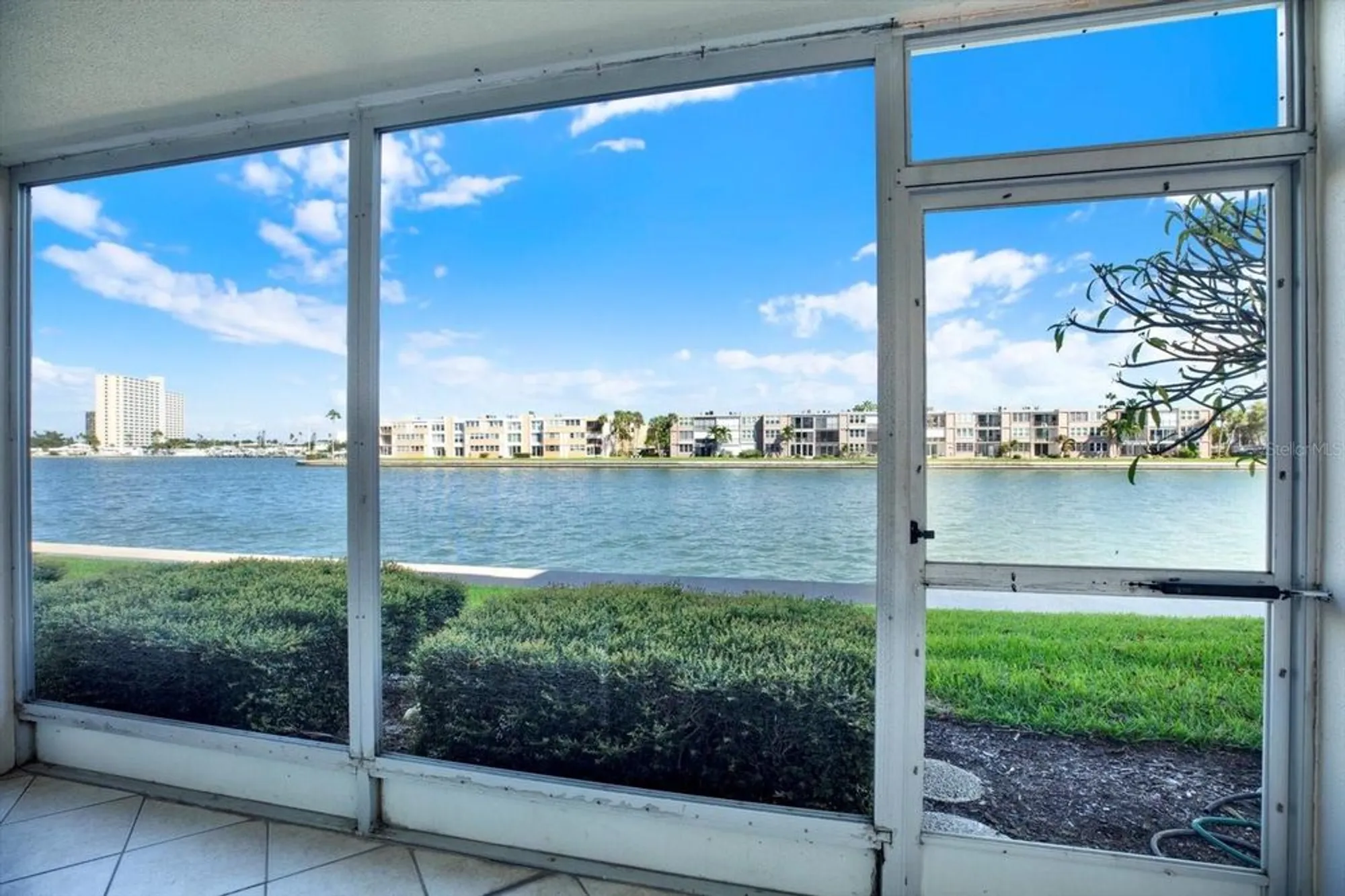 Property Slideshow image 18 of 36 | 7625 sun island dr 107, South Pasadena, FL, 33707