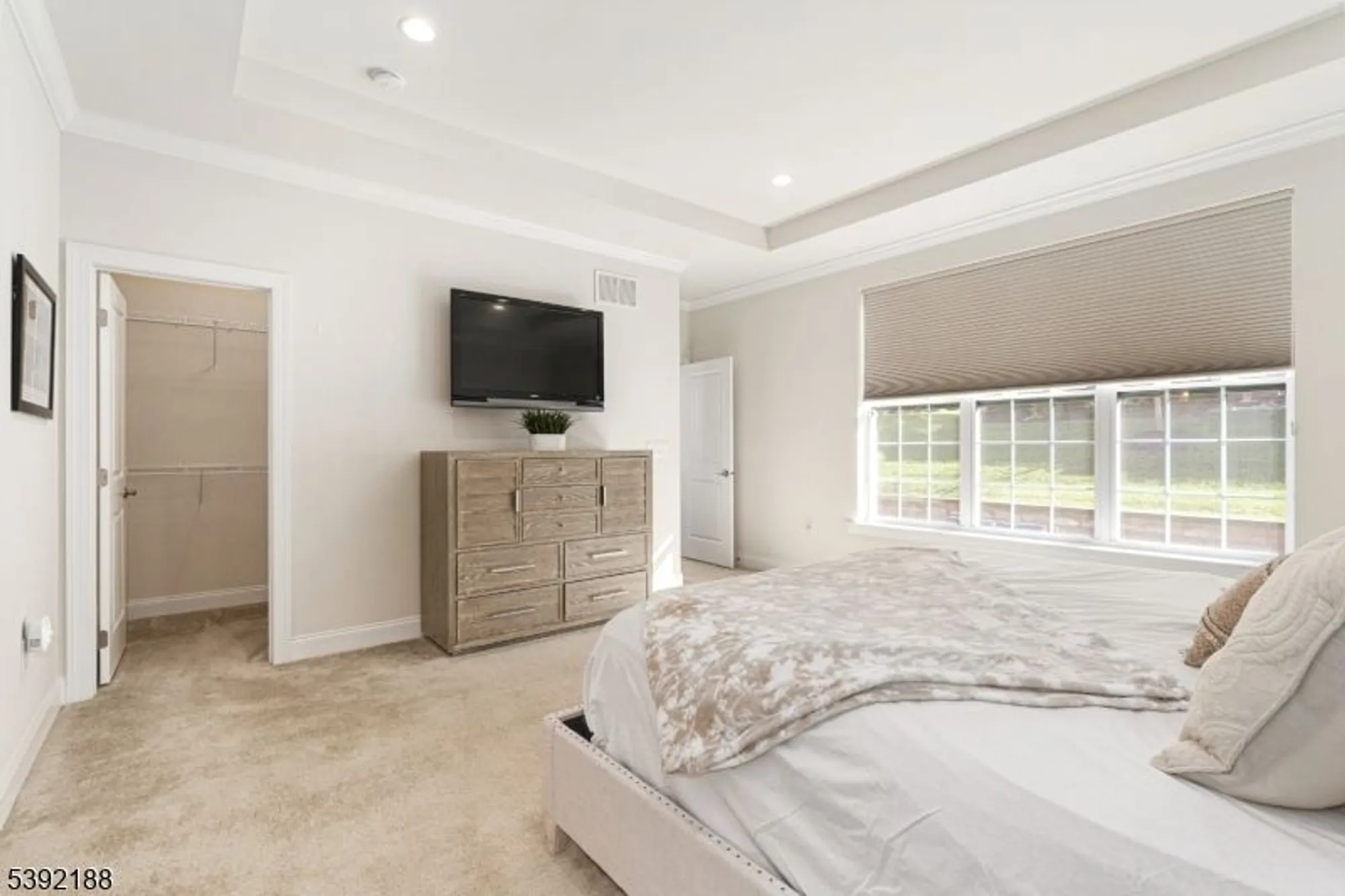 Property Slideshow image 14 of 27 | 9 van cleef dr, Whitehouse Station, NJ, 08889