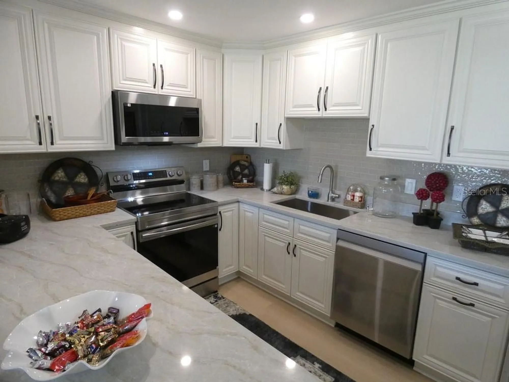 Property Slideshow image 4 of 25 | 2740 whitebridge dr a, Palm Harbor, FL, 34684