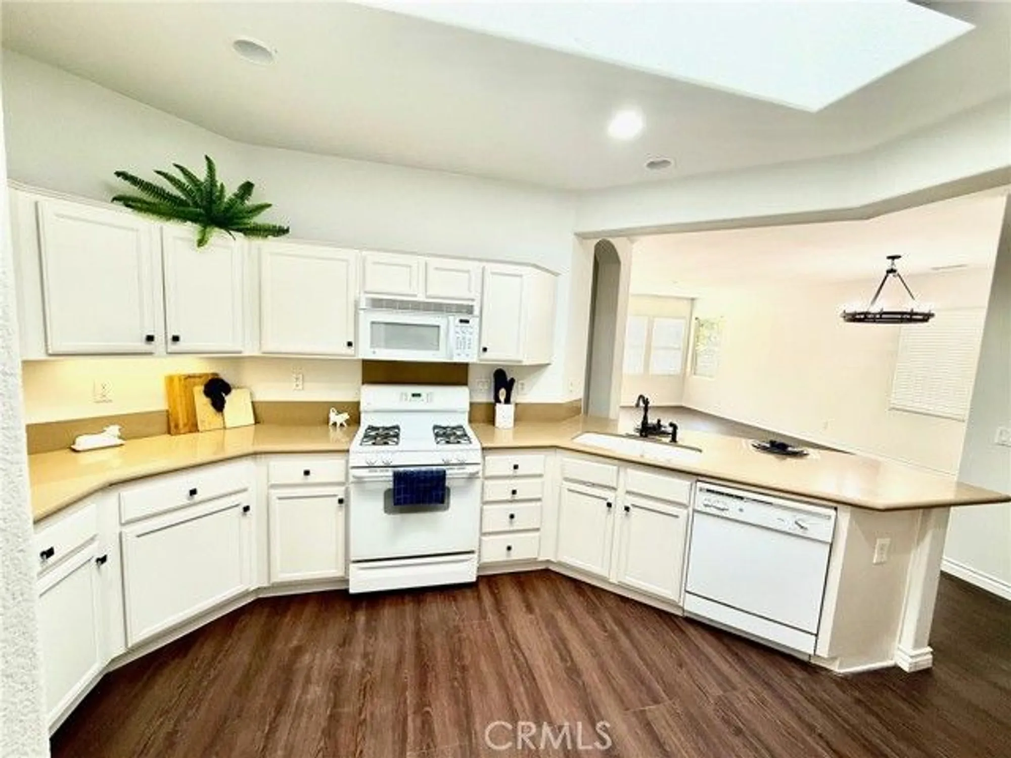 Property Slideshow image 13 of 21 | 9143 pinyon point ct, Corona, CA, 92883