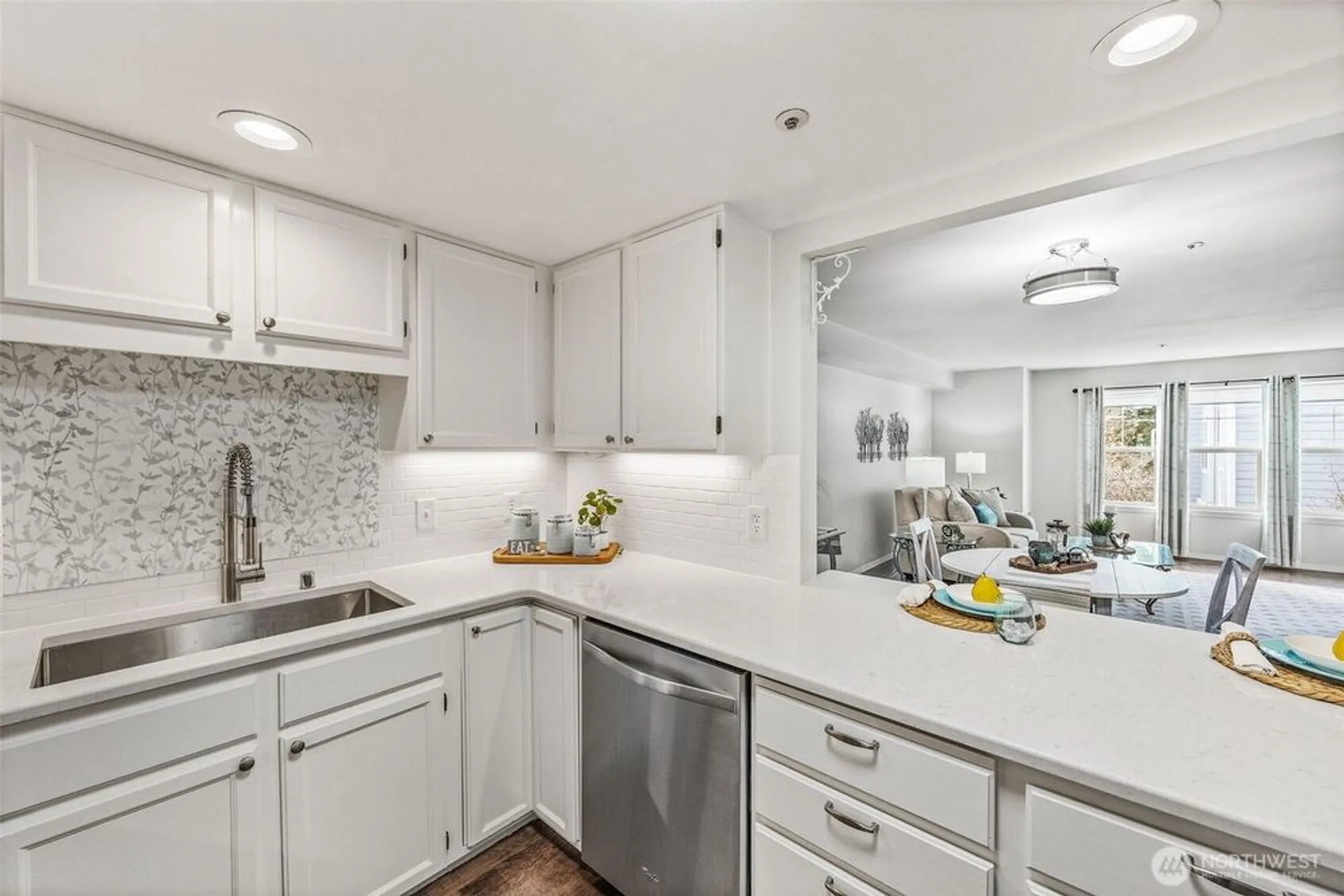 Property Slideshow image 6 of 40 | 4081 224th ln 210, Issaquah, WA, 98029