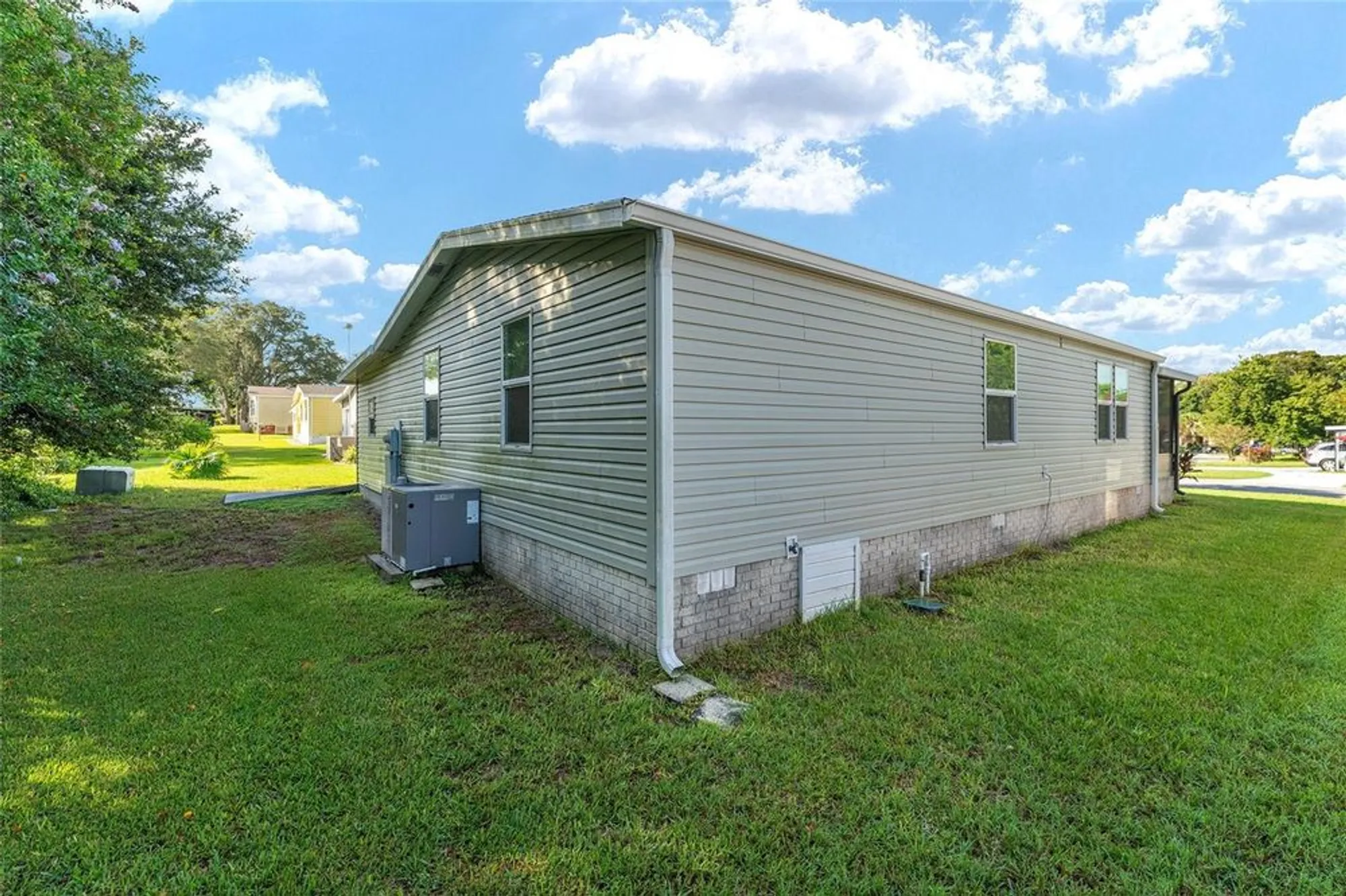 Property Slideshow image 9 of 67 | 1607 doral cir, Lady Lake, FL, 32159