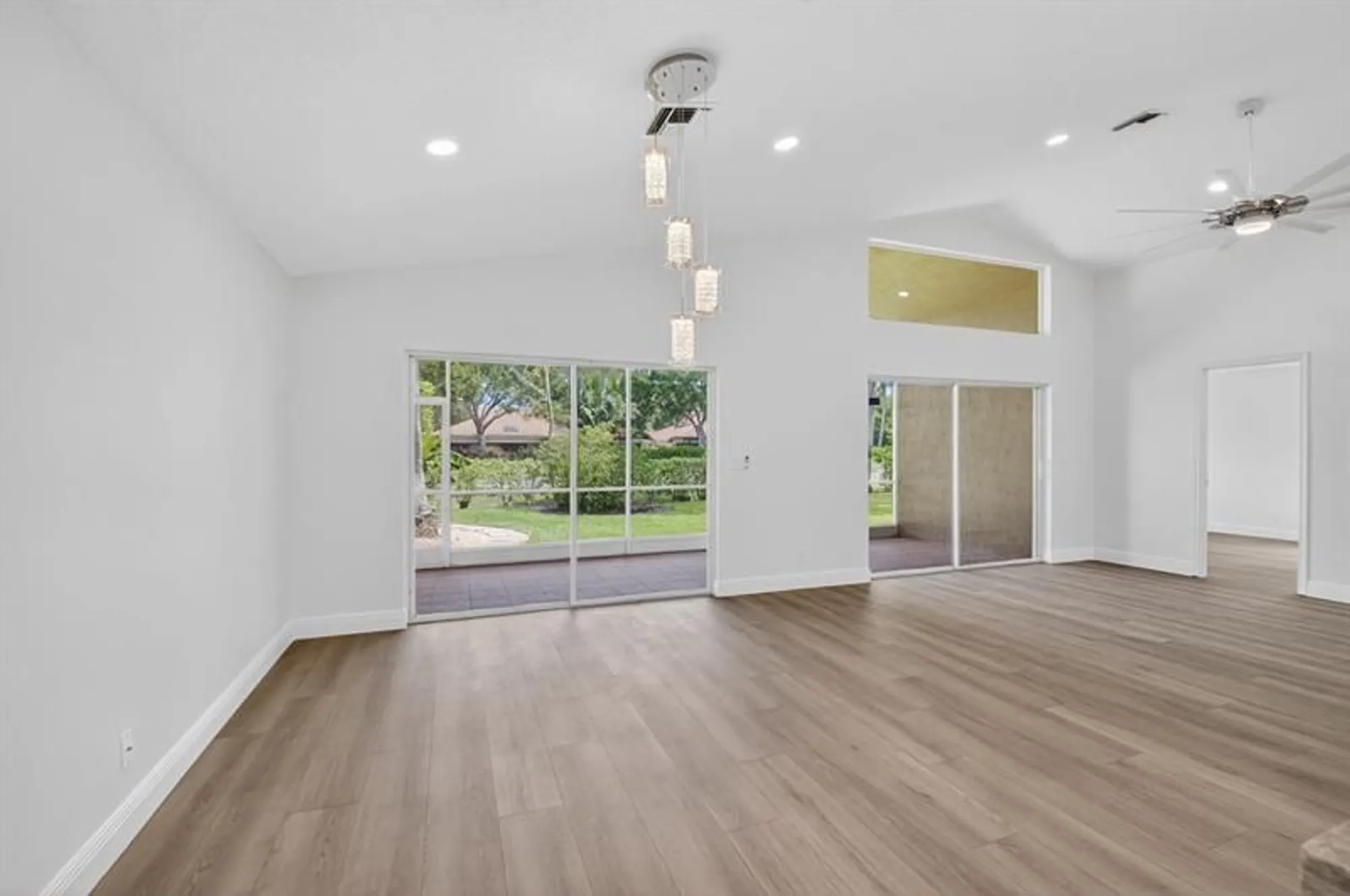 Property Slideshow image 11 of 62 | 5891 royal isles blvd, Boynton Beach, FL, 33437