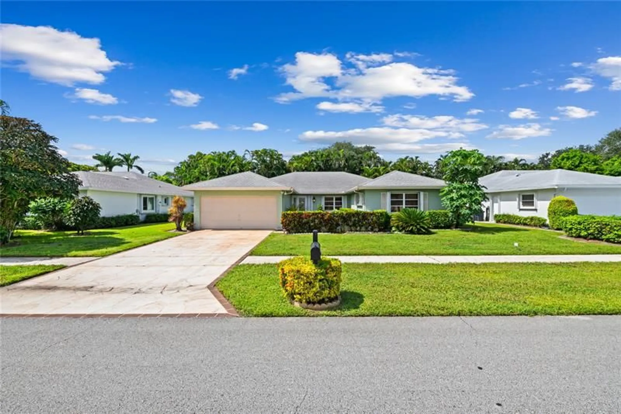 Property Slideshow image 4 of 43 | 10911 greentrail dr, Boynton Beach, FL, 33436