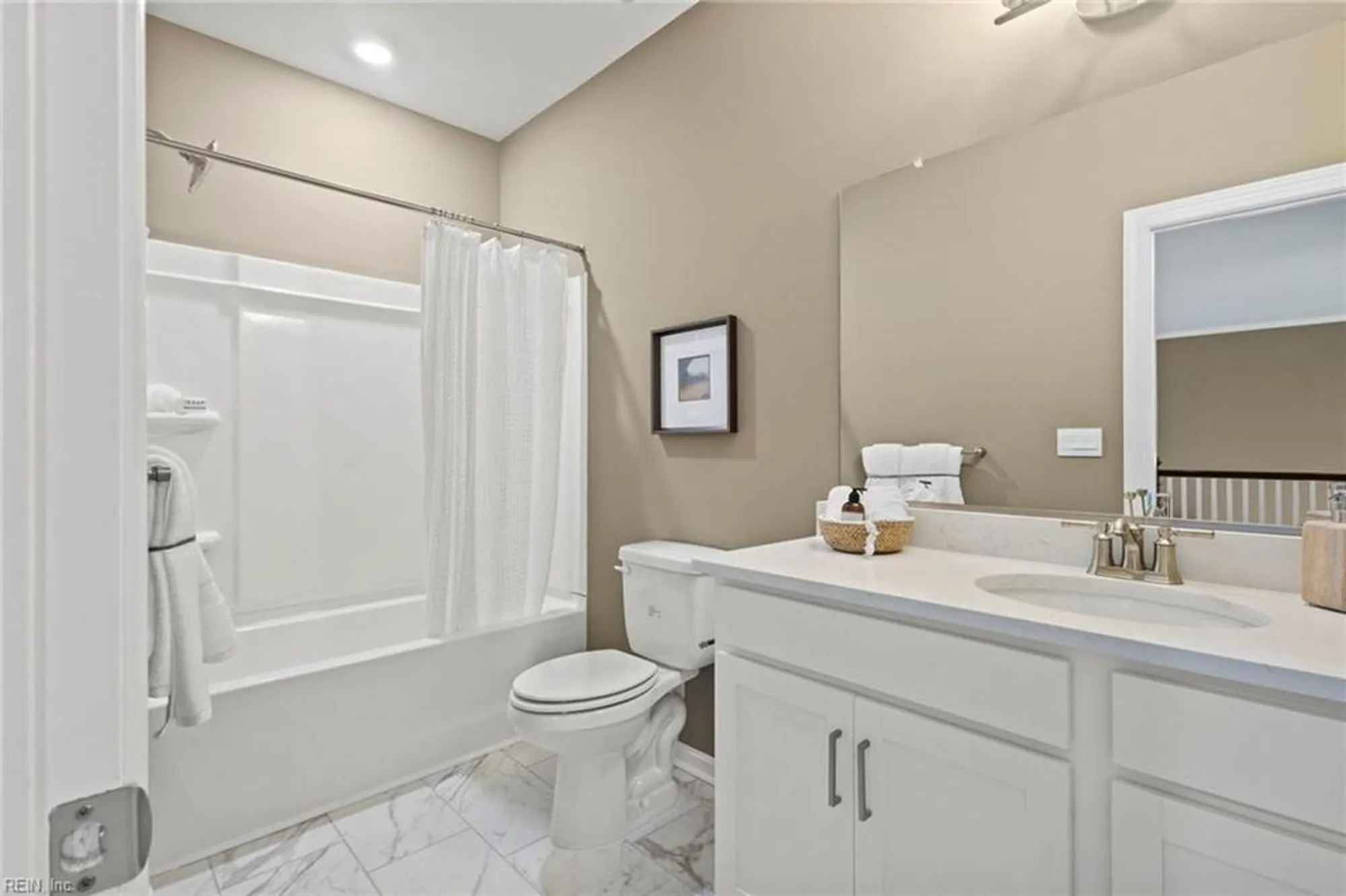 Property Slideshow image 17 of 26 | 2000 munro ln, Chesapeake, VA, 23322