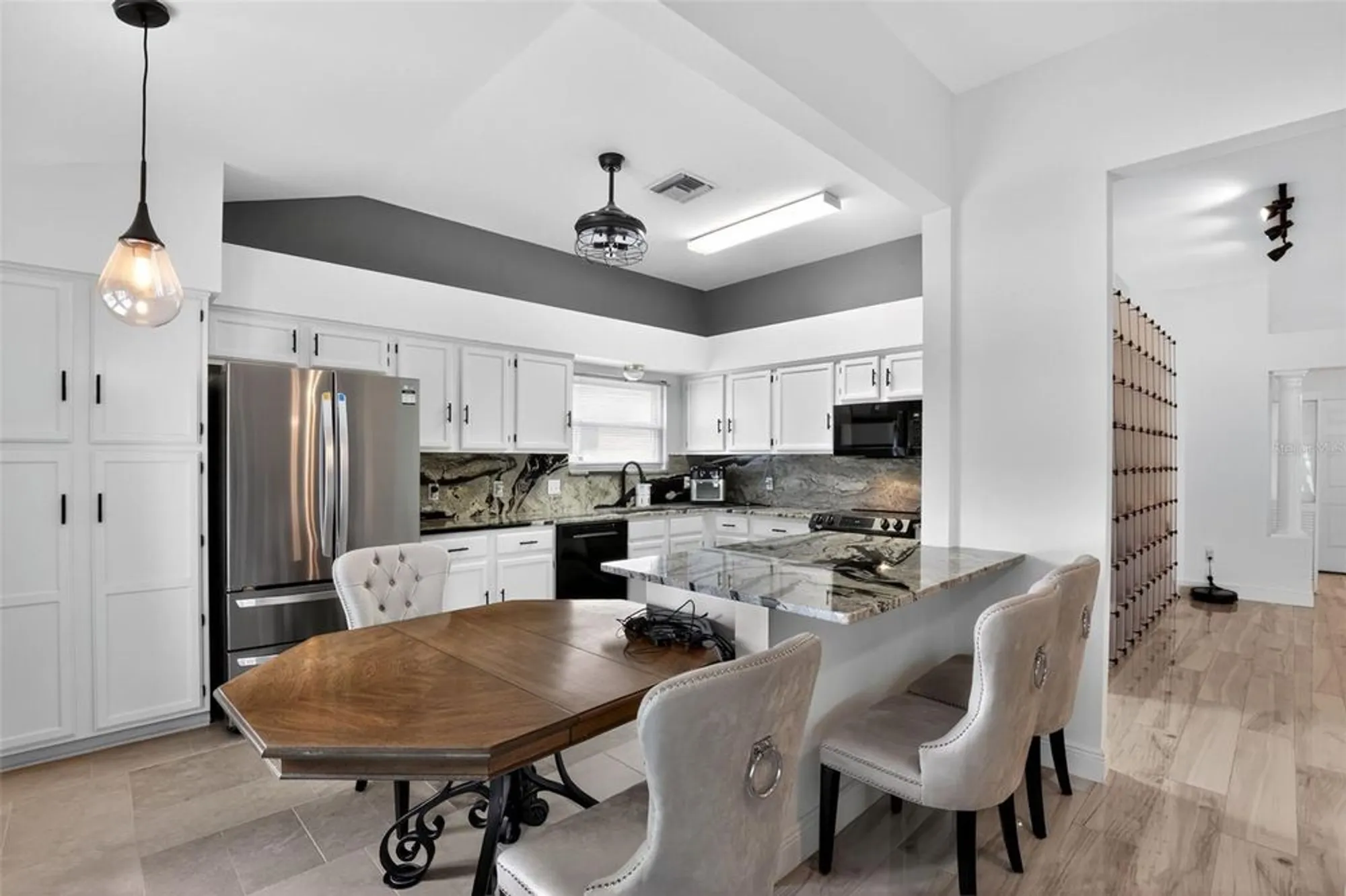 Property Slideshow image 19 of 32 | 411 del mar dr, Lady Lake, FL, 32159