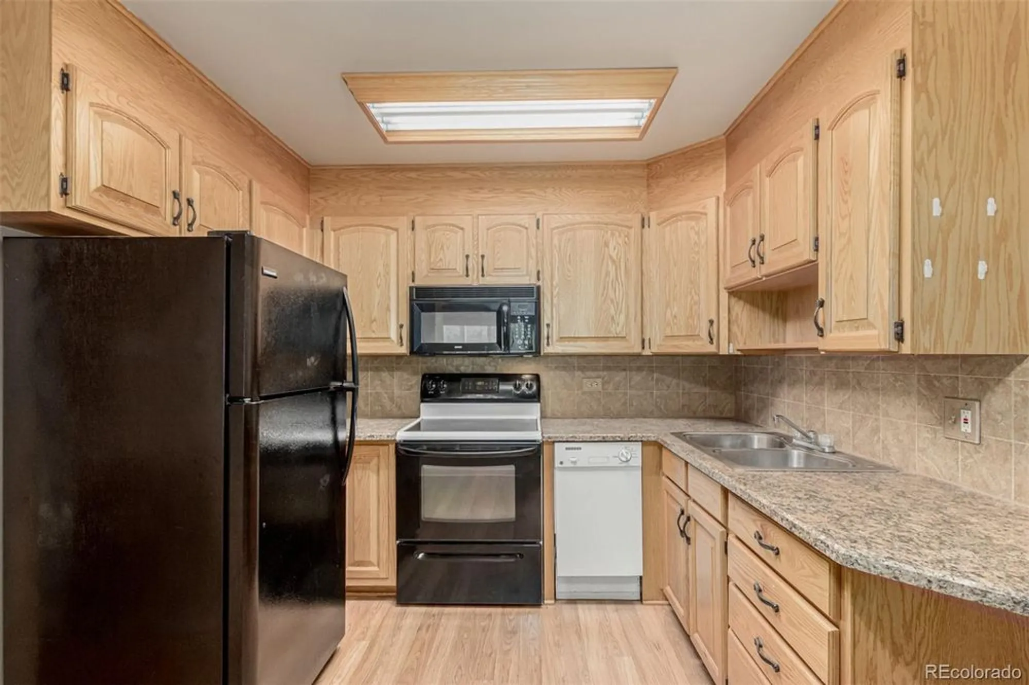 Property Slideshow image 1 of 34 | 635 s alton way 4b, Denver, CO, 80247