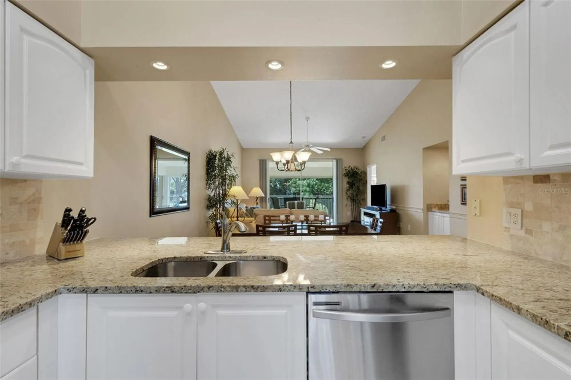 Property Slideshow image 14 of 58 | 6908 drewrys blf 712, Bradenton, FL, 34203