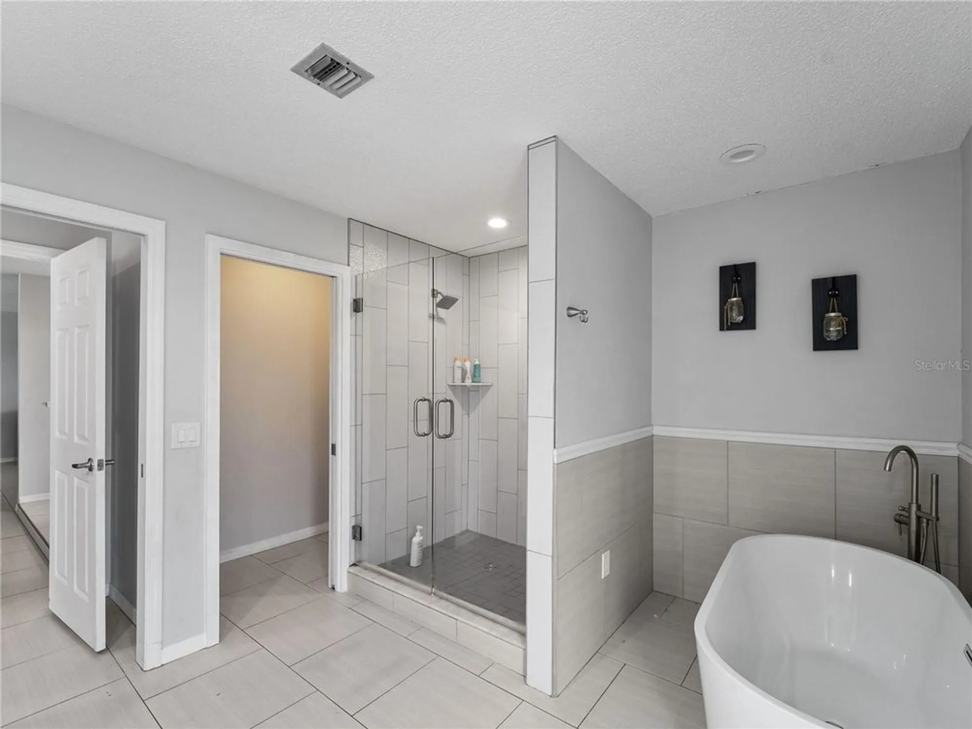 Property Slideshow image 35 of 61 | 523 warwick dr, Venice, FL, 34293