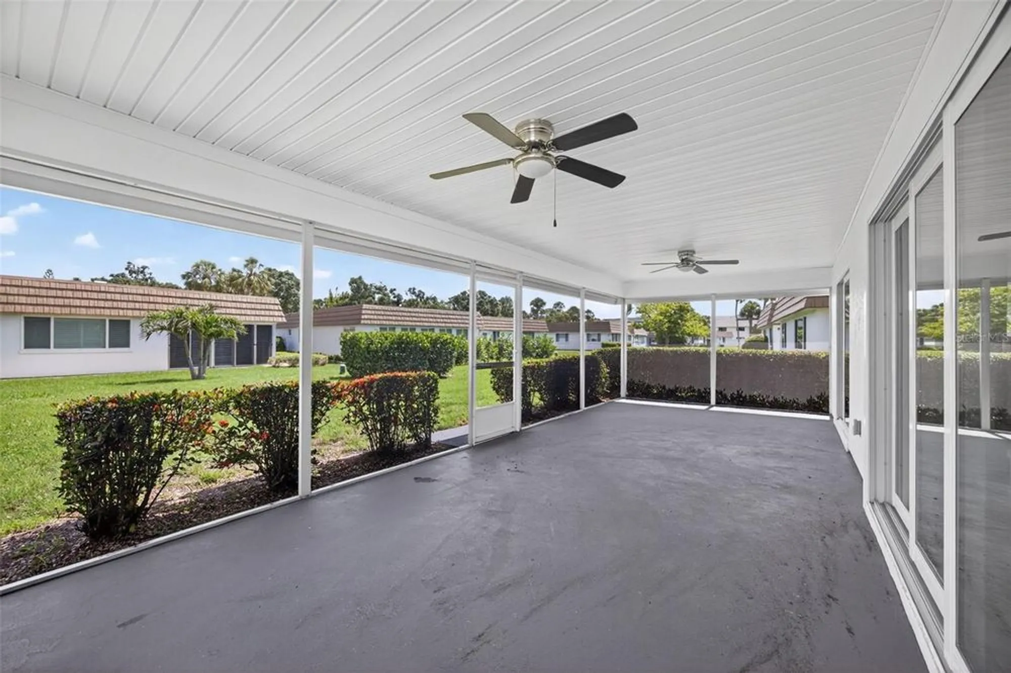 Property Slideshow image 18 of 34 | 2733 riverbluff pl v57, Sarasota, FL, 34231