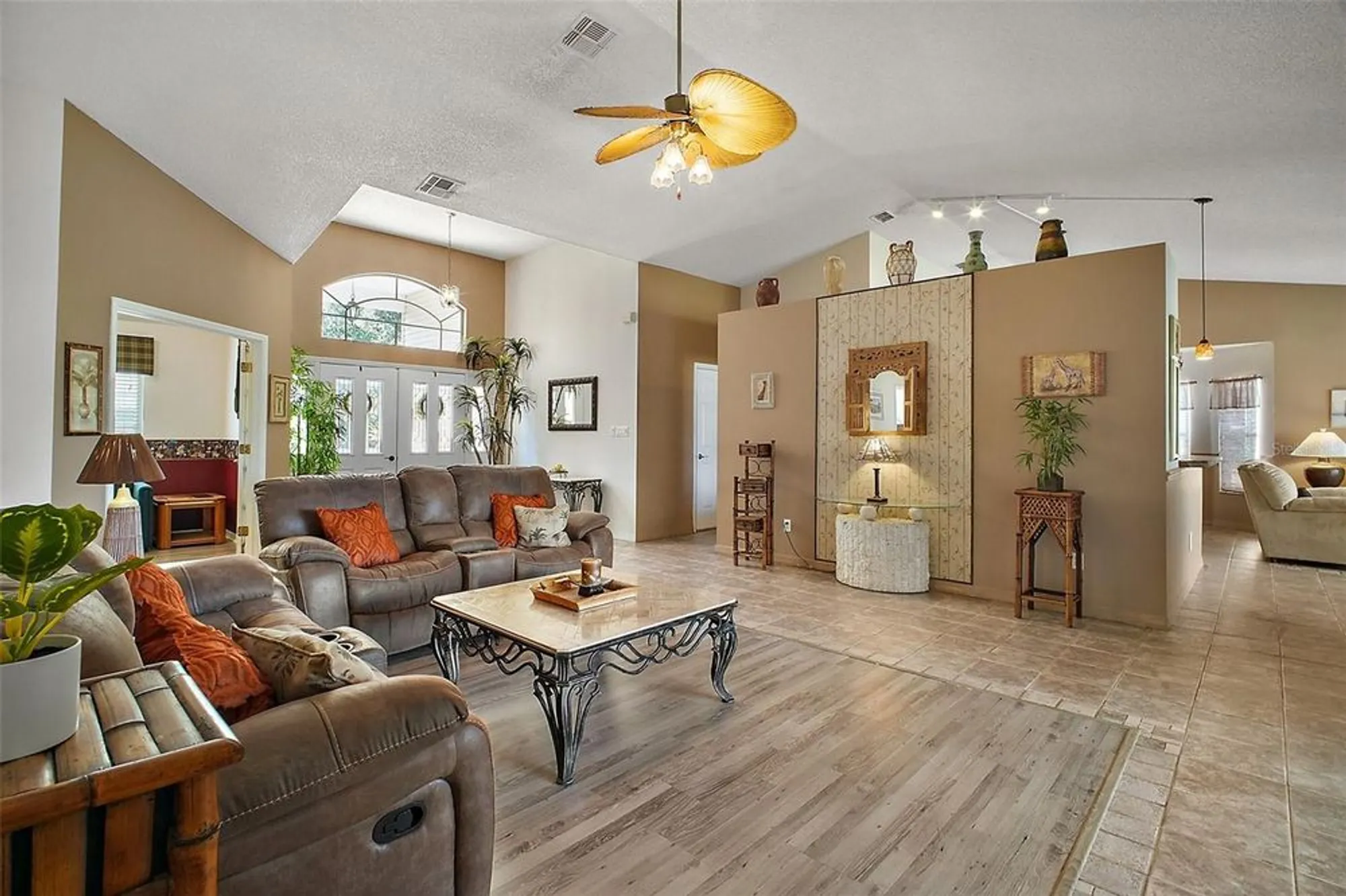 Property Slideshow image 11 of 36 | 25129 riverwalk dr, Leesburg, FL, 34748