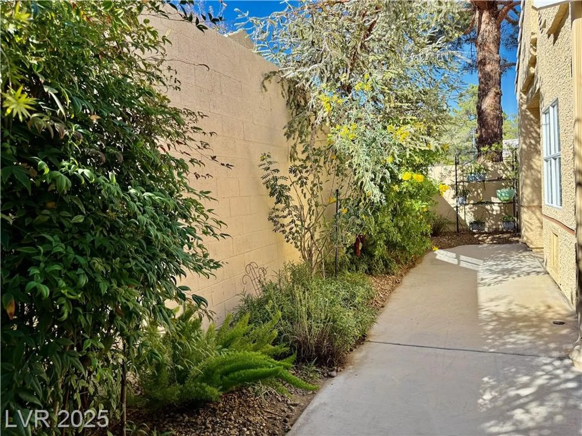 Property Slideshow image 25 of 29 | 421 wonderstone dr, Las Vegas, NV, 89107