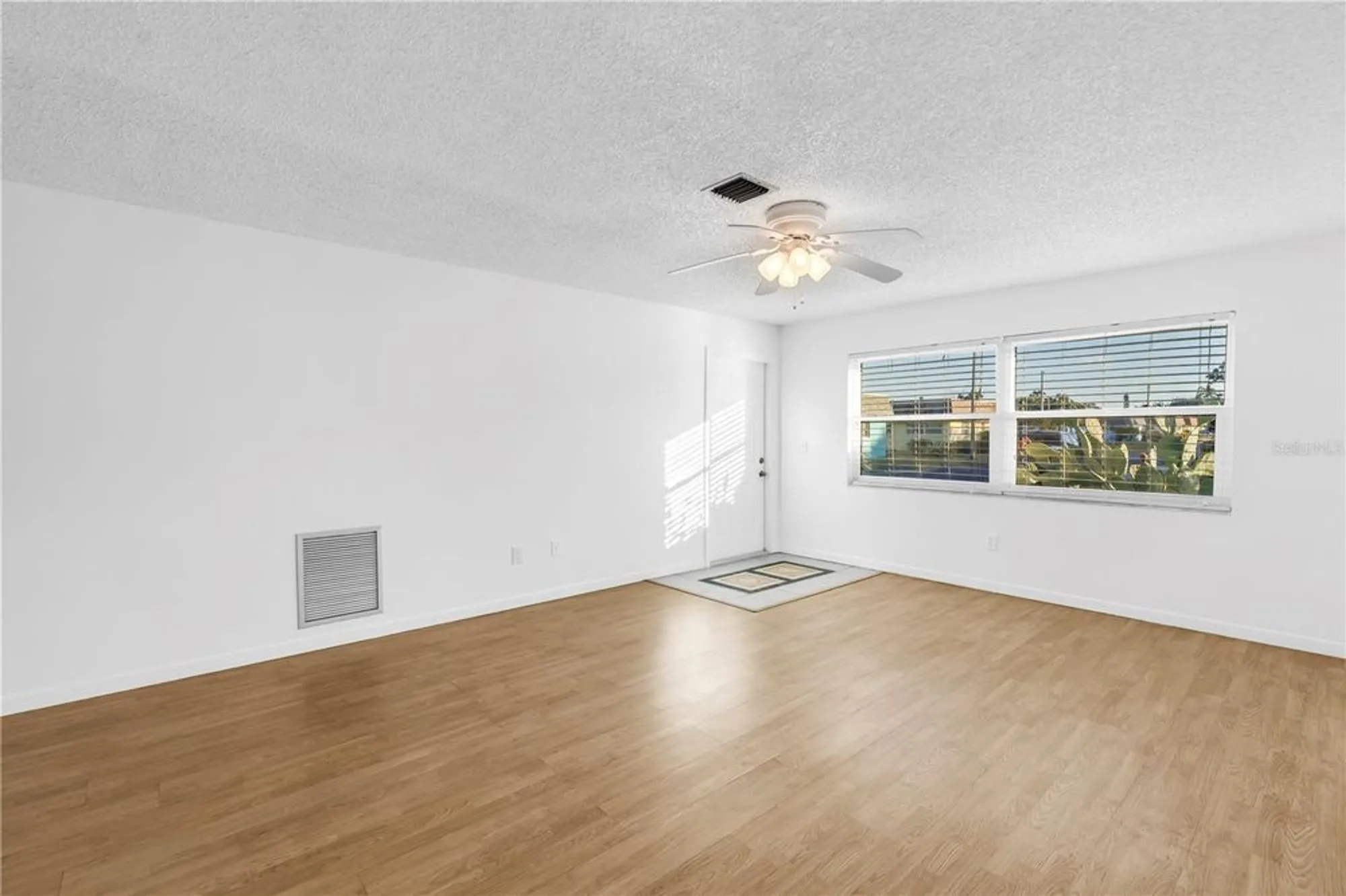 Property Slideshow image 9 of 39 | 7081 lafayette n # 7081, Pinellas Park, FL, 33781