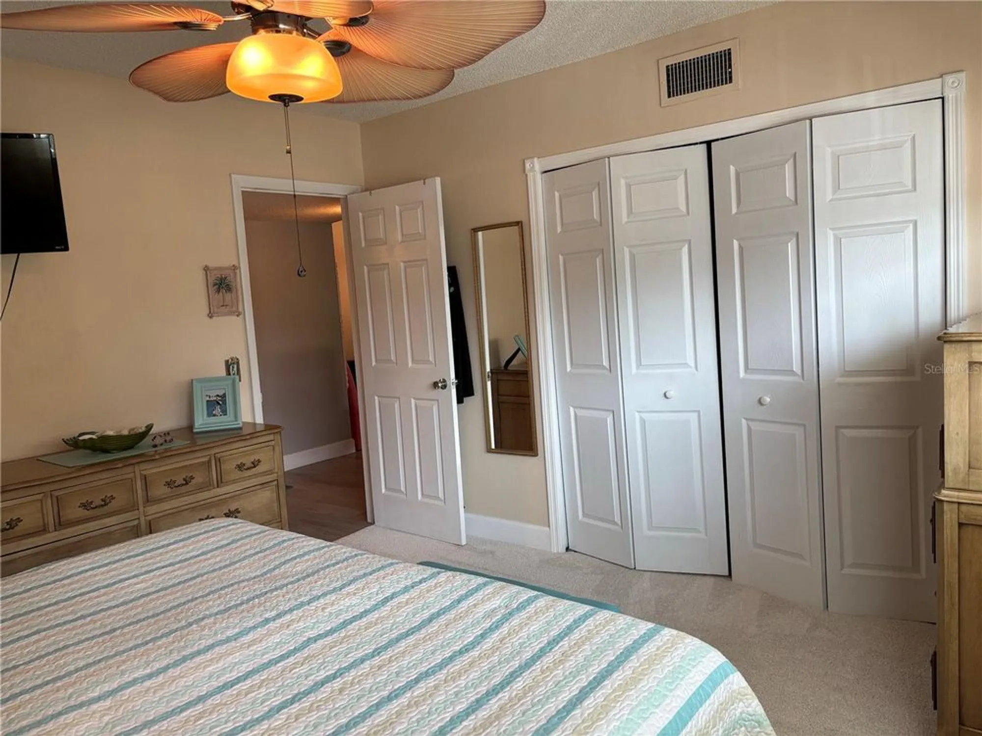 Property Slideshow image 18 of 29 | 2426 ecuadorian way 24, Clearwater, FL, 33763