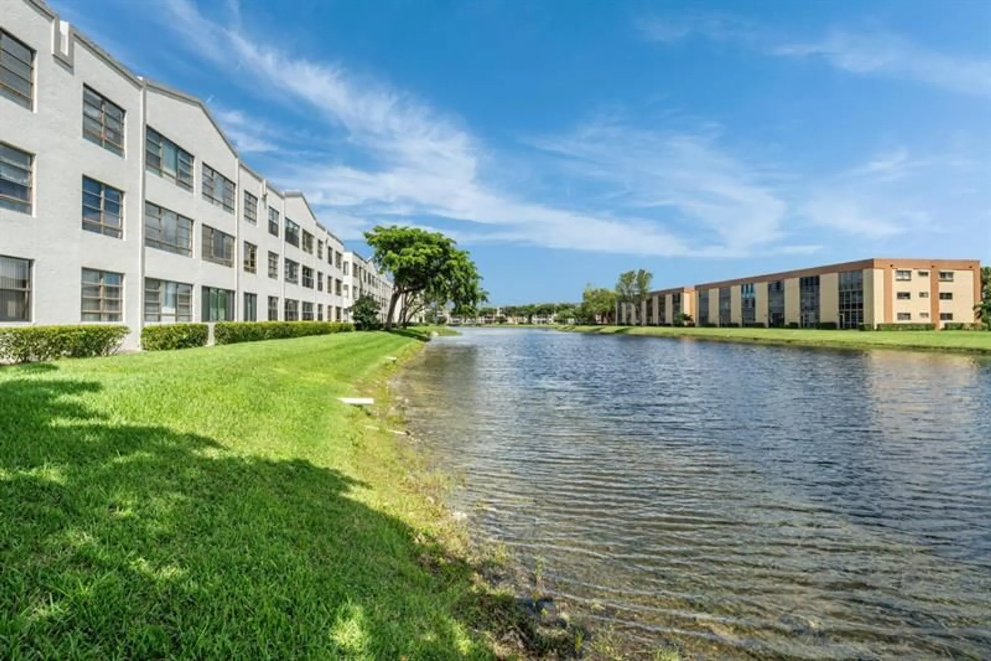 Property Slideshow image 2 of 26 | 10370 e clairmont cir 302, Tamarac, FL, 33321