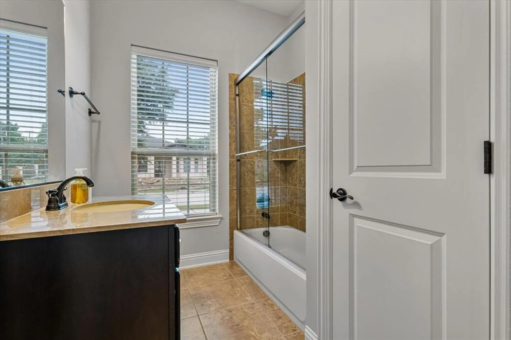 Property Slideshow image 18 of 28 | 3701 creek view dr, Mckinney, TX, 75071