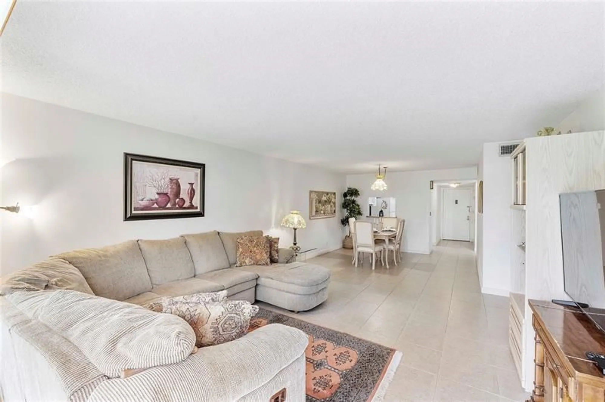 Property Slideshow image 11 of 31 | 3776 inverrary blvd, Lauderhill, FL, 33319
